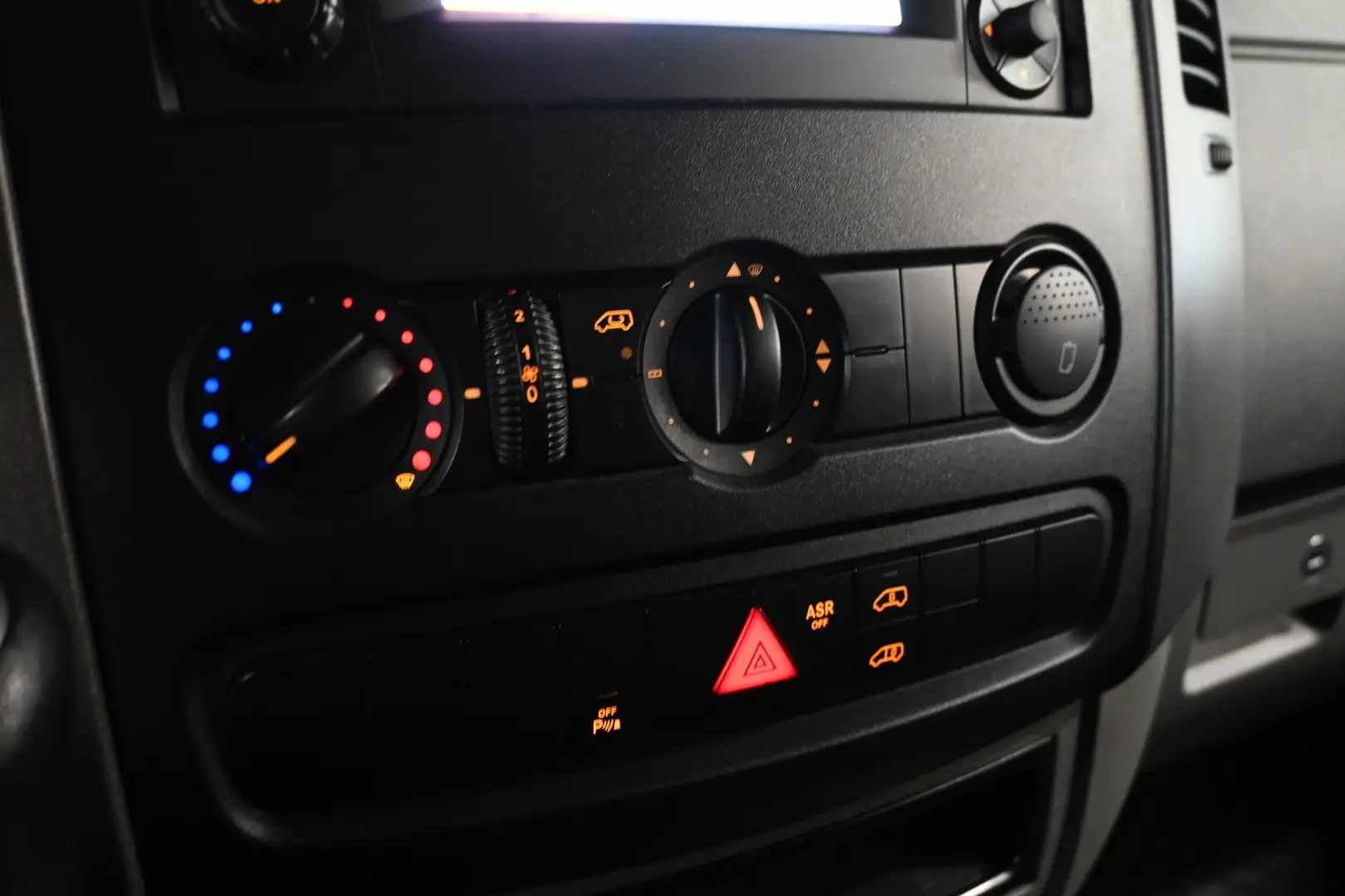 Car Image - 4qZnDMJWFbbfLAApwB1eMq