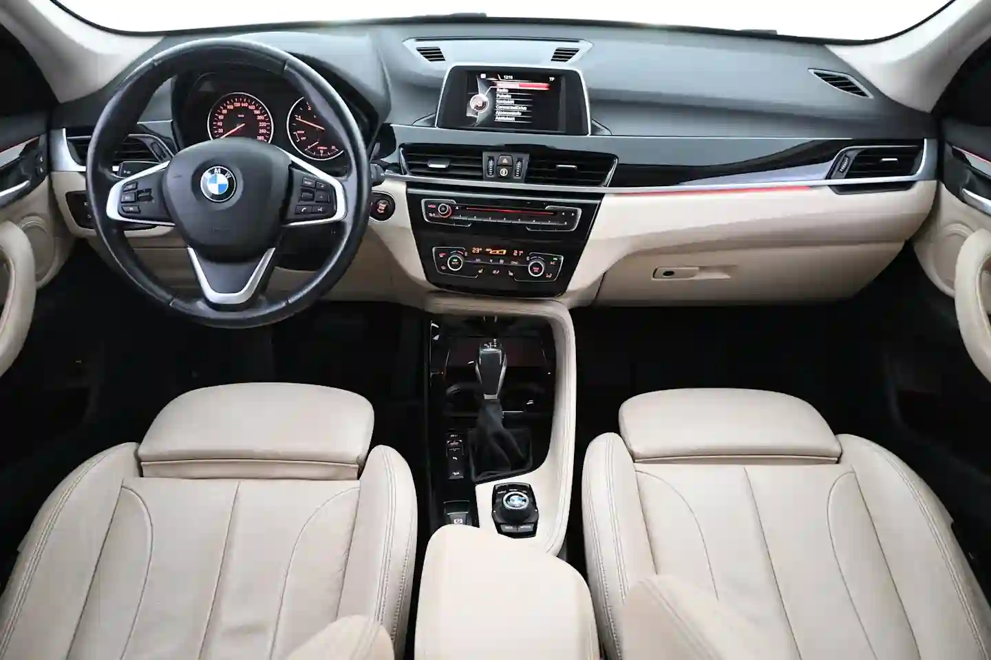 Car Image - JBetAz8KJNCX2crp0WowH