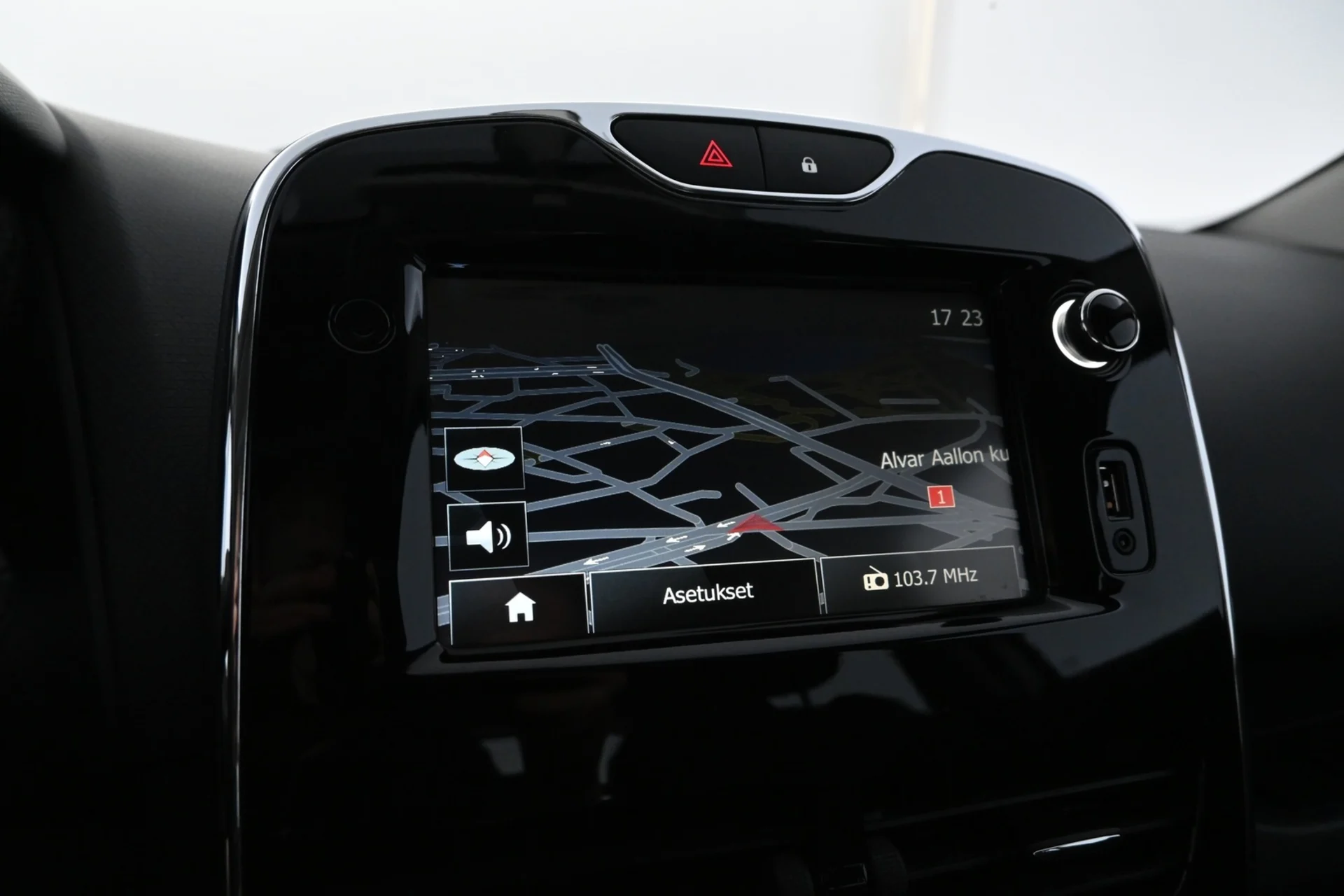 Car Image - 2zEkjIQlMg8DAaJ3yujNyO