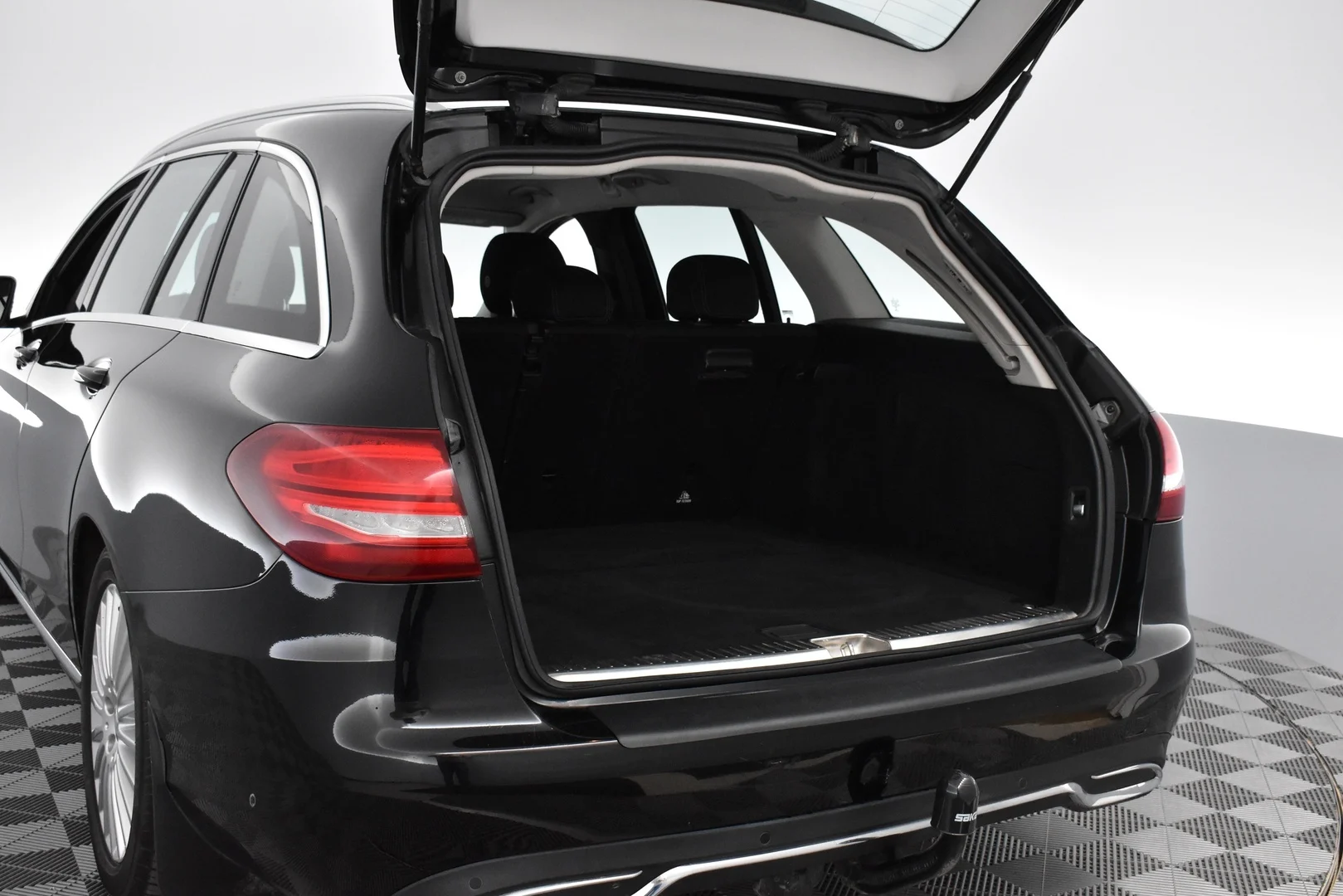 Car Image - 1X4u02c59E1GQkDZeNrt8c