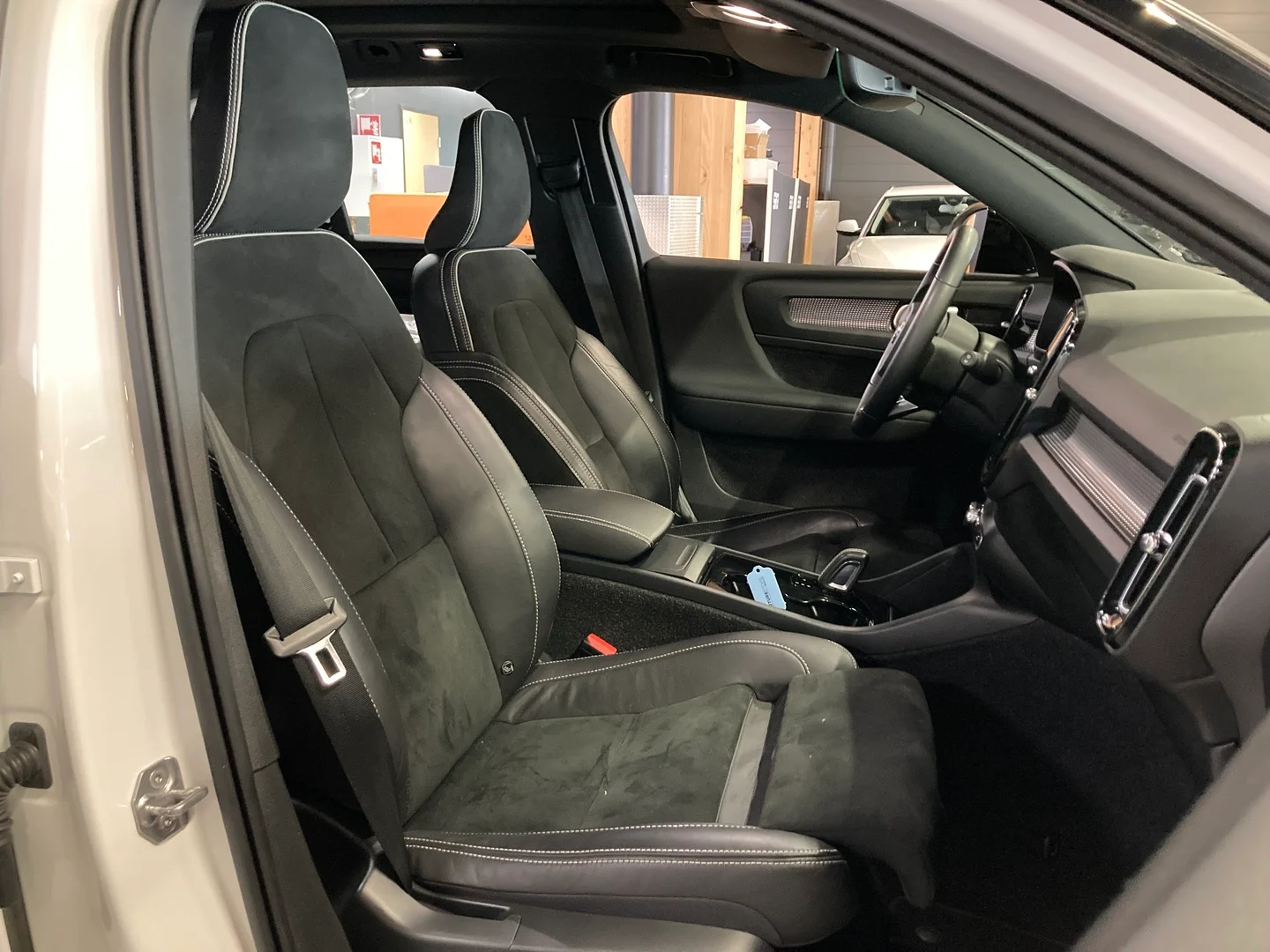 Car Image - 2STR5nz61Sn2Kzpm5fsqEy