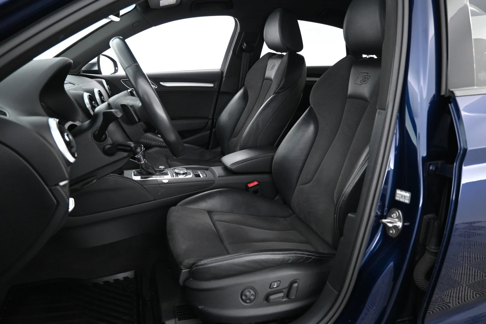 Car Image - 8kDFMep7B0TqoZaKa56U7