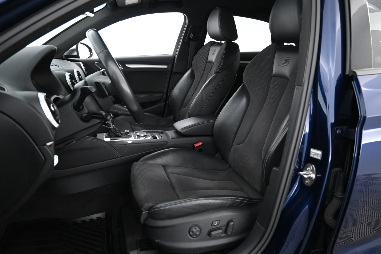 Car Image - 8kDFMep7B0TqoZaKa56U7