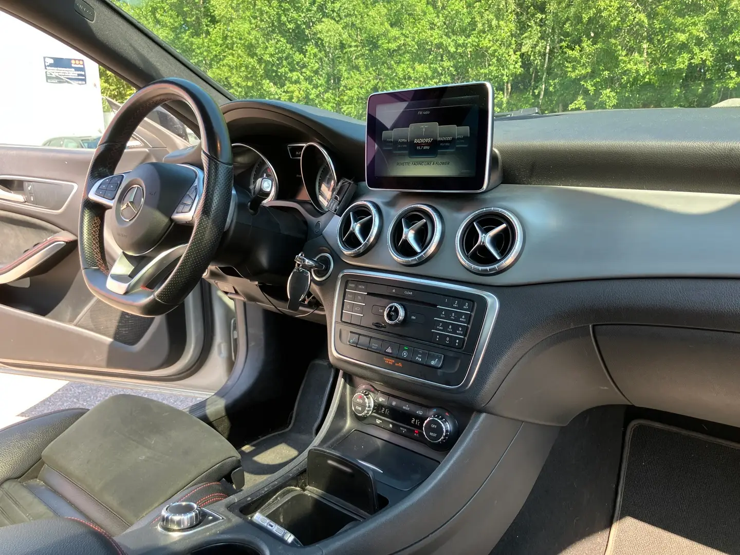 Car Image - 6sl9ugzA53Zqb19BhuDZM2