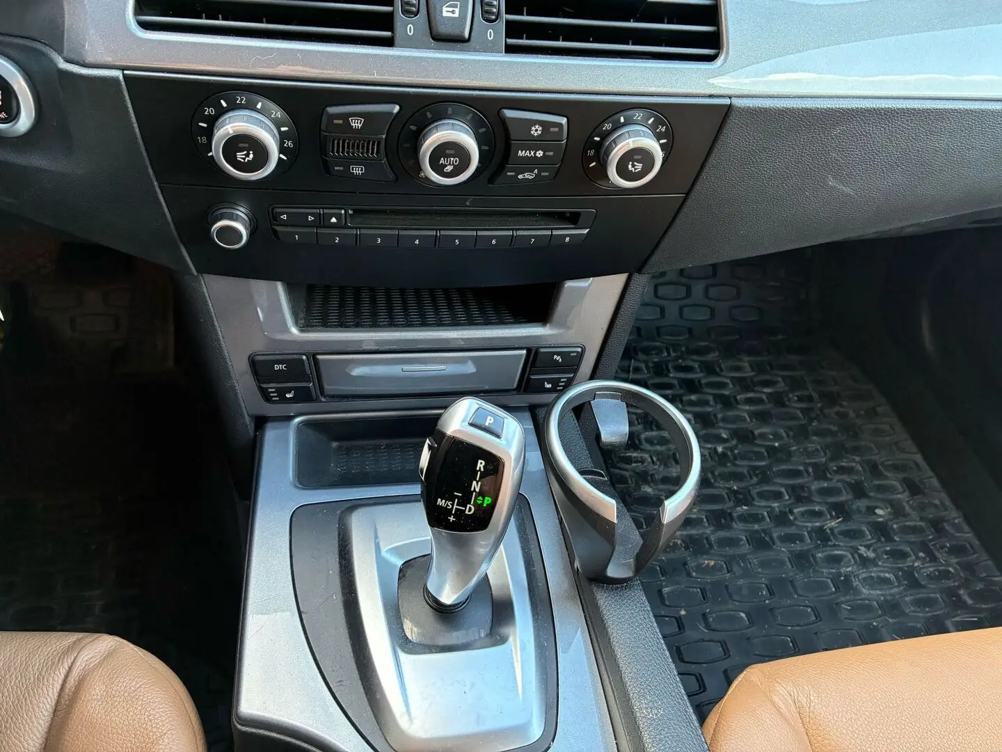 Car Image - 8kTN42r3JTpYHMjQ8x1bT