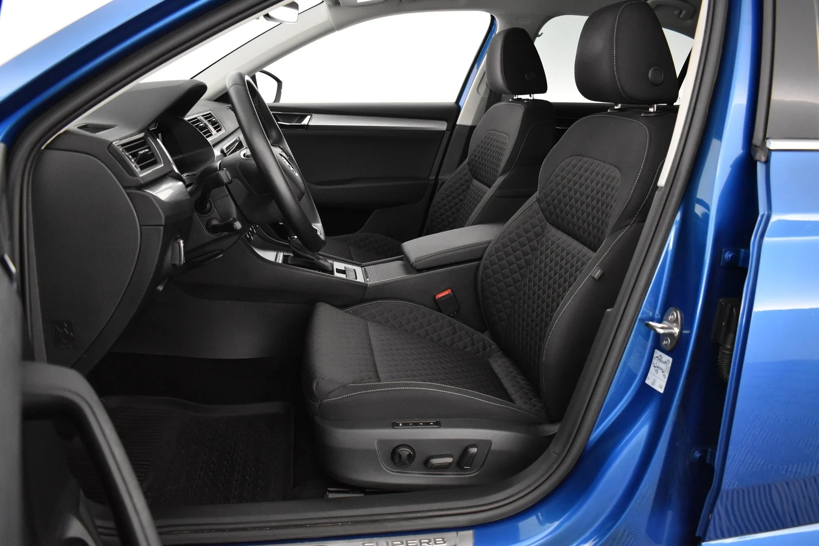 Car Image - FAcisVqUUta3EkMVpNmS4