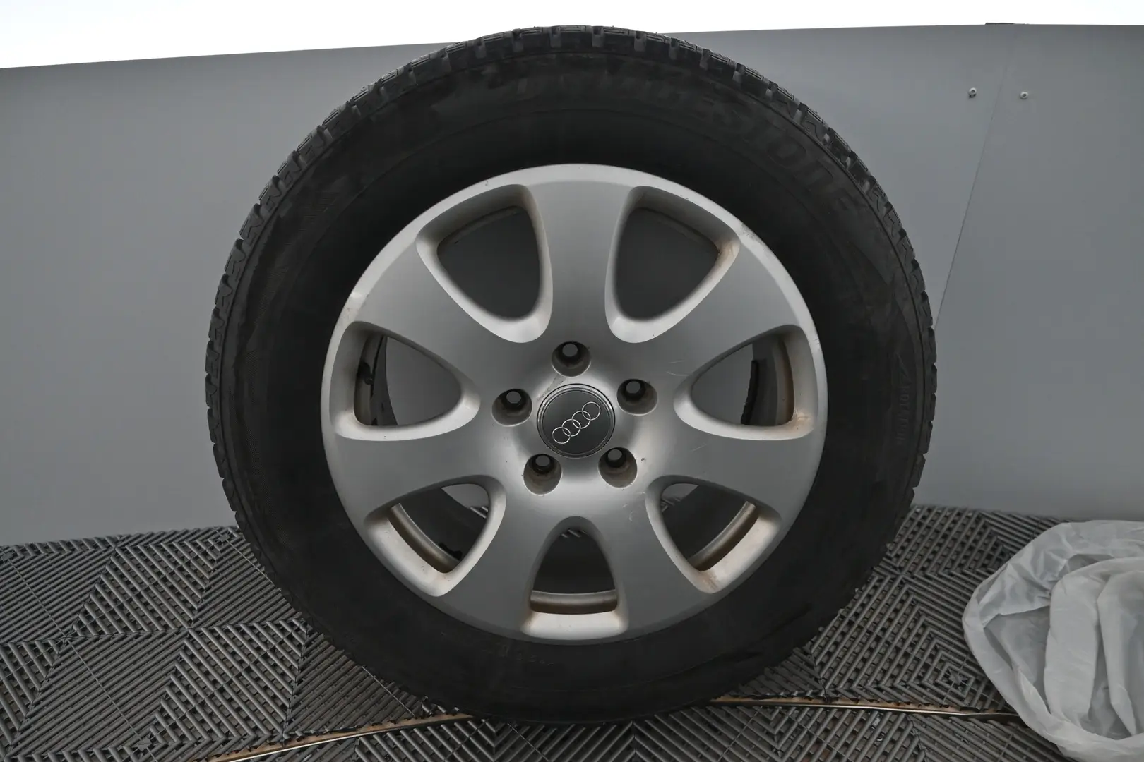 Car Image - 21Xkg2yXwGZ6h8HZlewUDf
