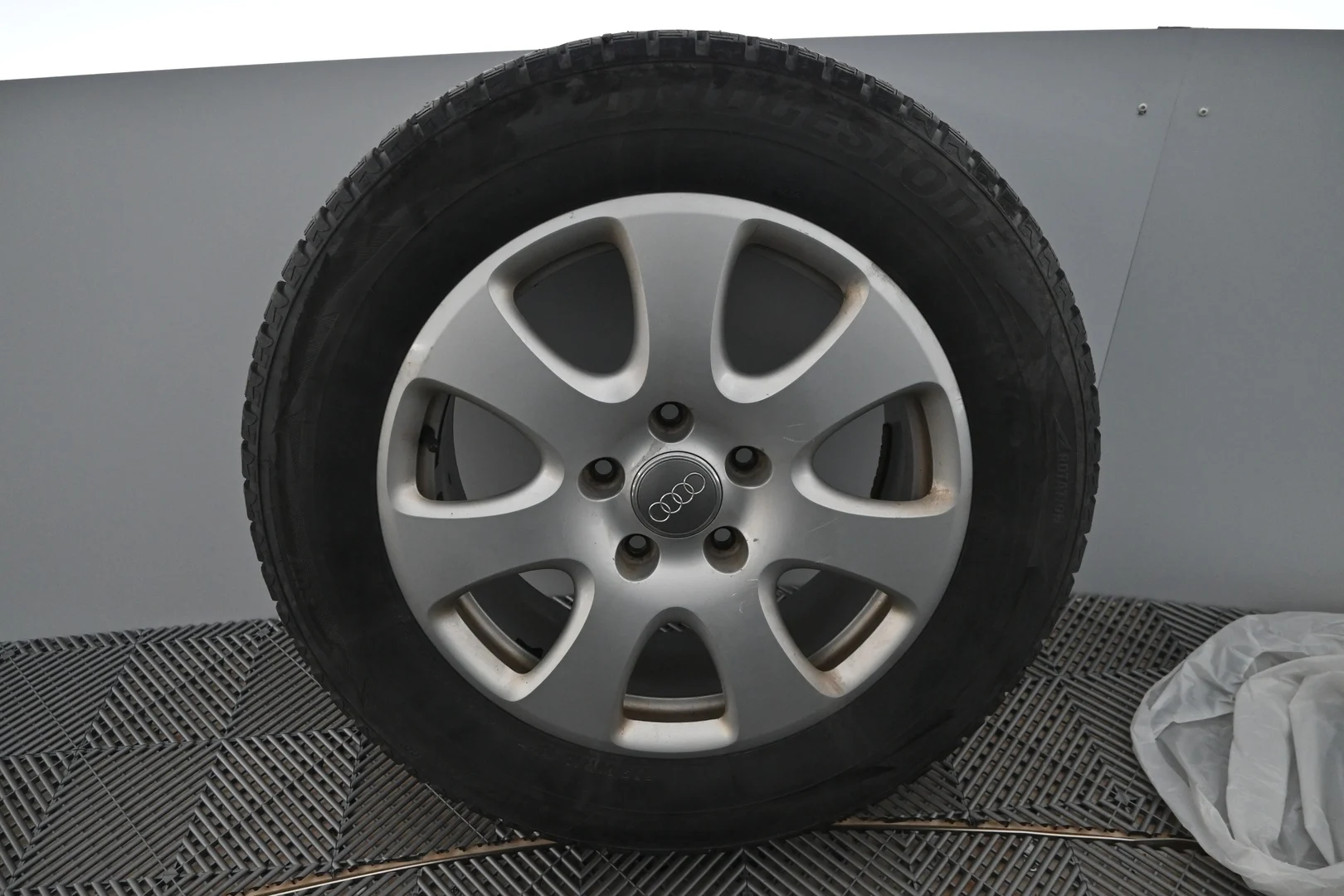 Car Image - 21Xkg2yXwGZ6h8HZlewUDf