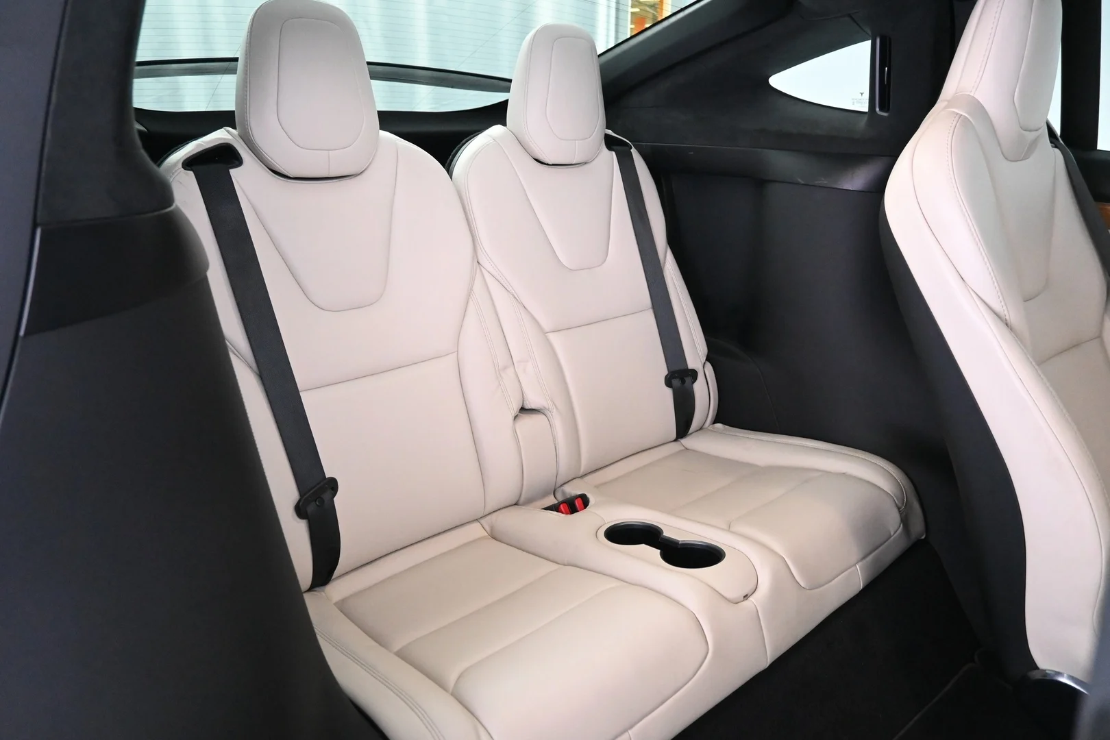 Car Image - ChJHyhUTw0z3gD7FAa0dA
