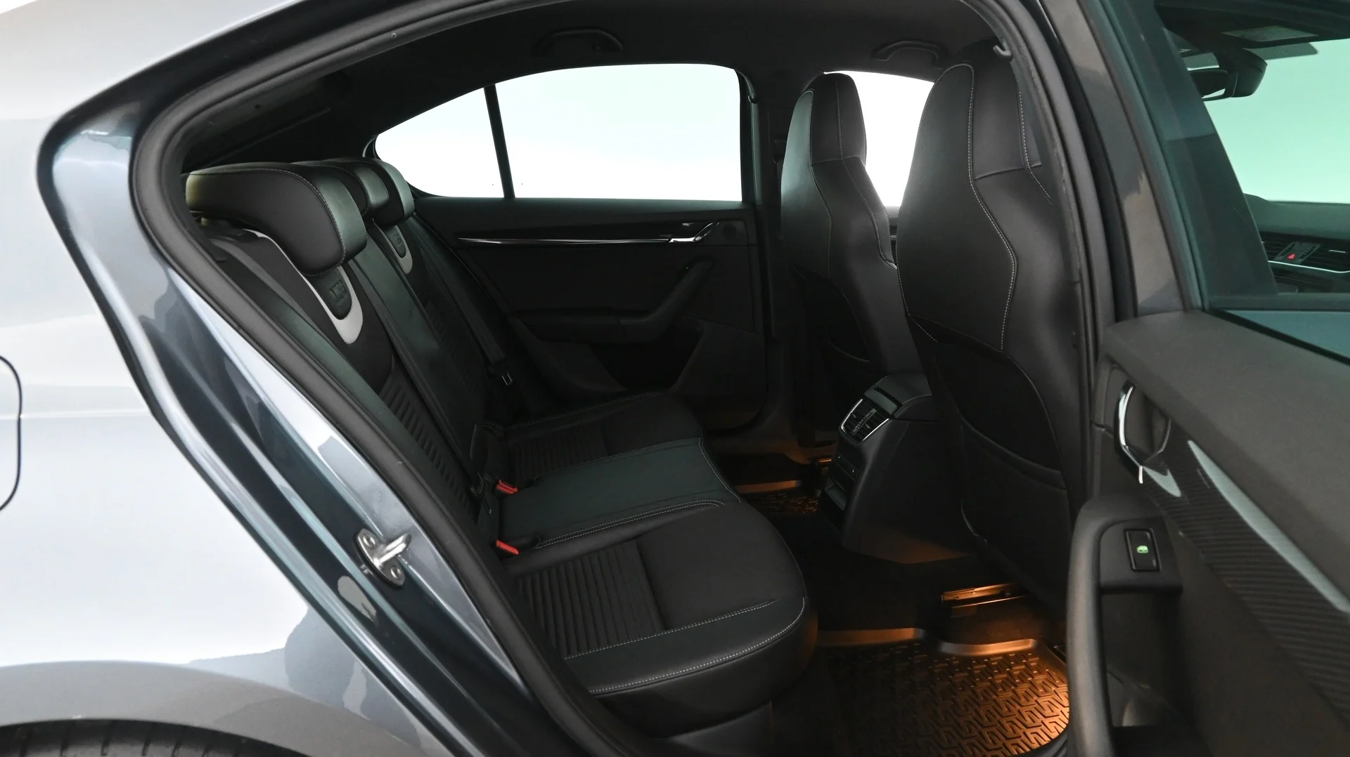 Car Image - 3BfciMCQhycyIwNeEGBNHw