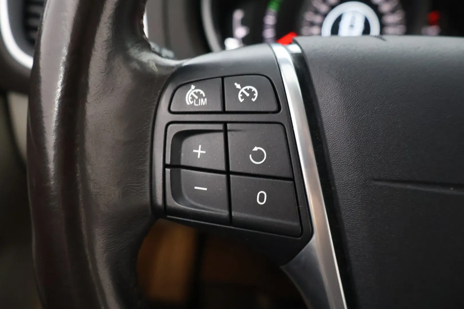 Car Image - 2zCMPNNWZ7Lui3bAobCoV0