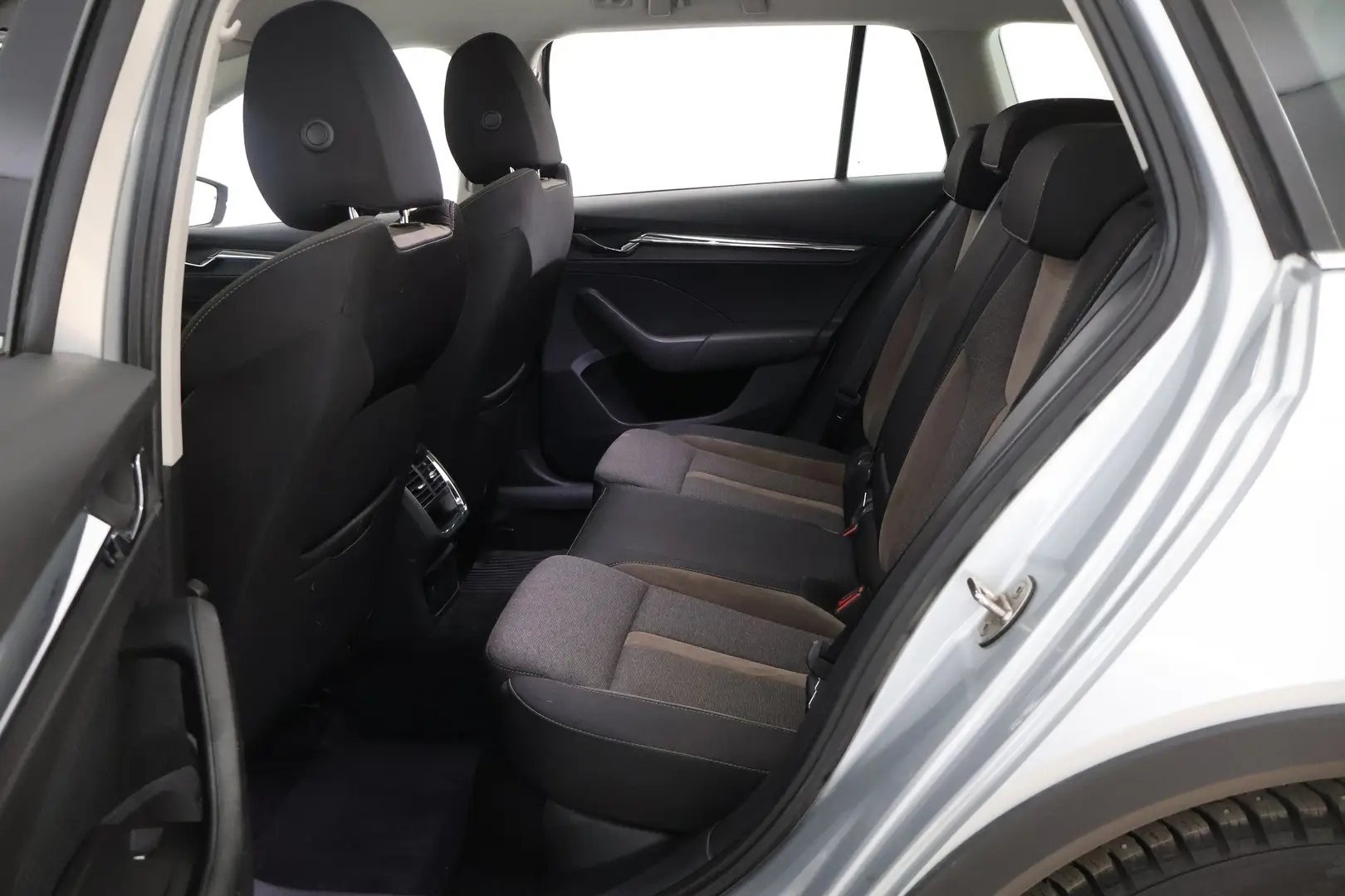 Car Image - 2EfkNSnuqorMw3kbl50LBk