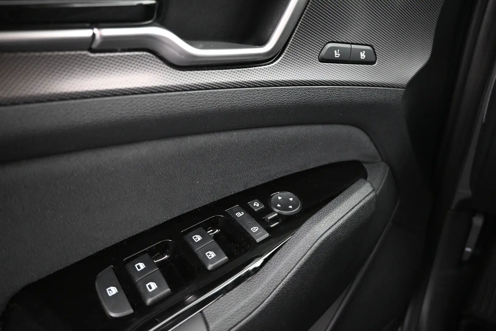 Car Image - 1yqdAczyaTzx3g9MVCuj0G