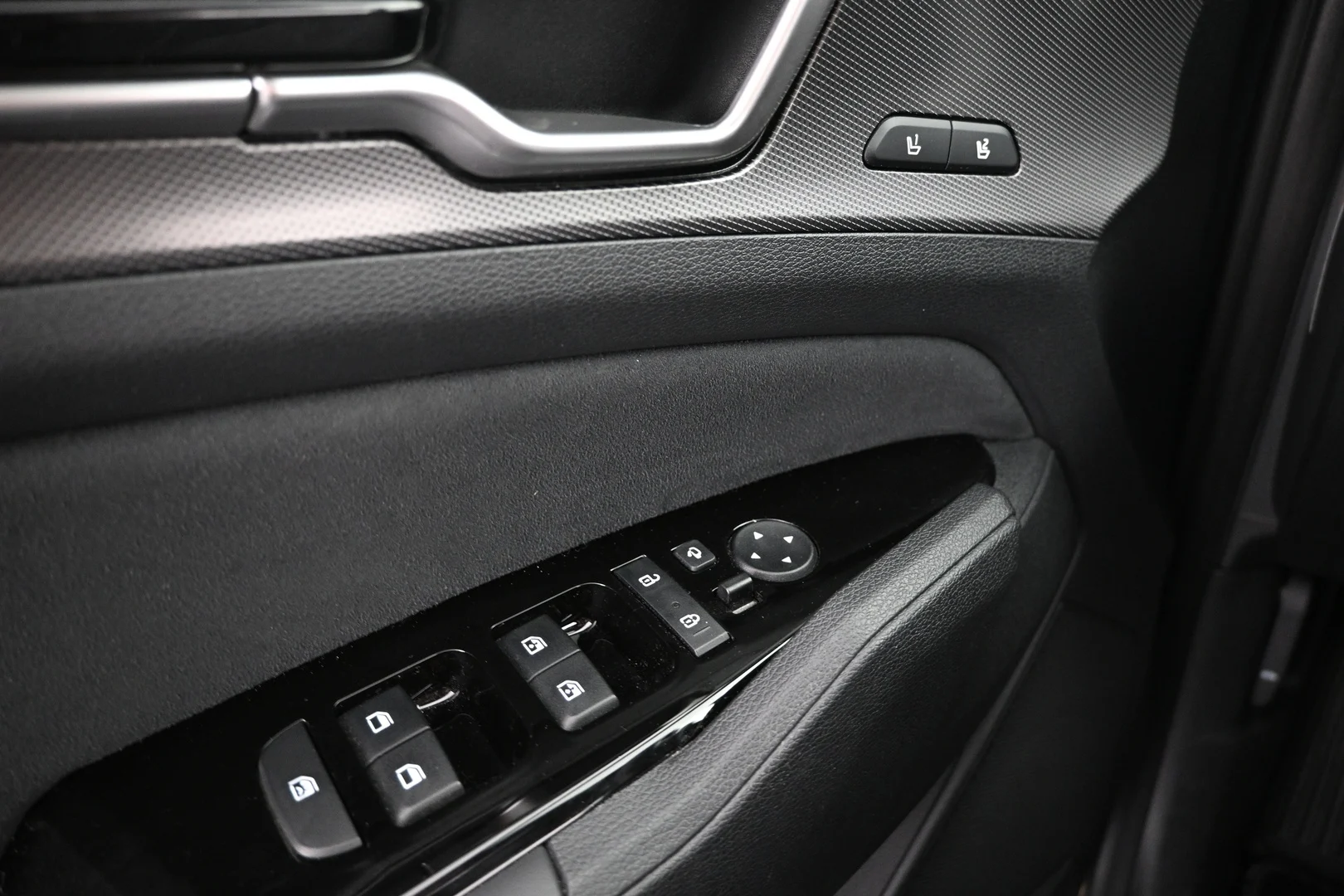 Car Image - 1yqdAczyaTzx3g9MVCuj0G