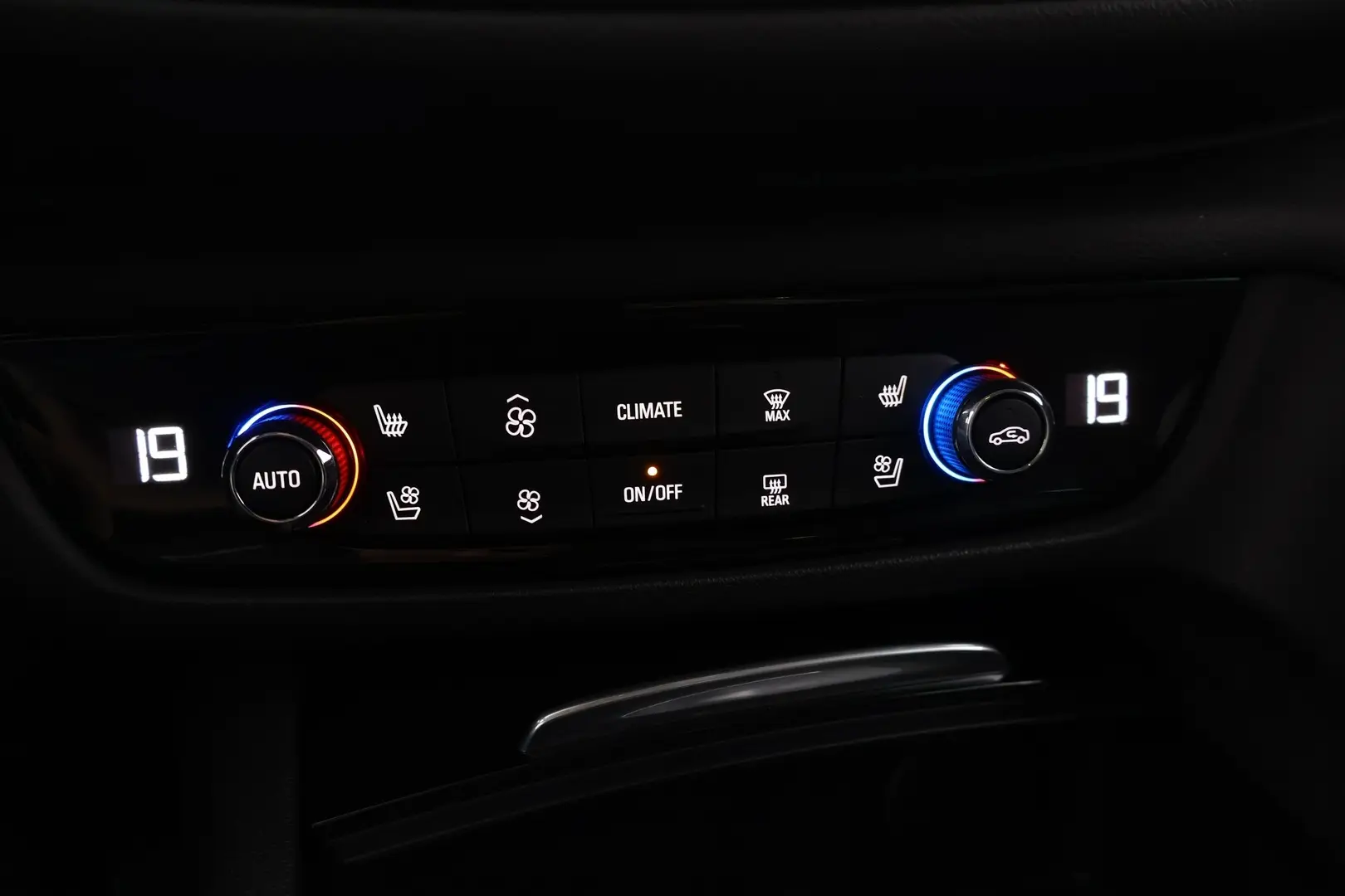 Car Image - 6ZpiFdJeLFY4i0Dn8hp2te