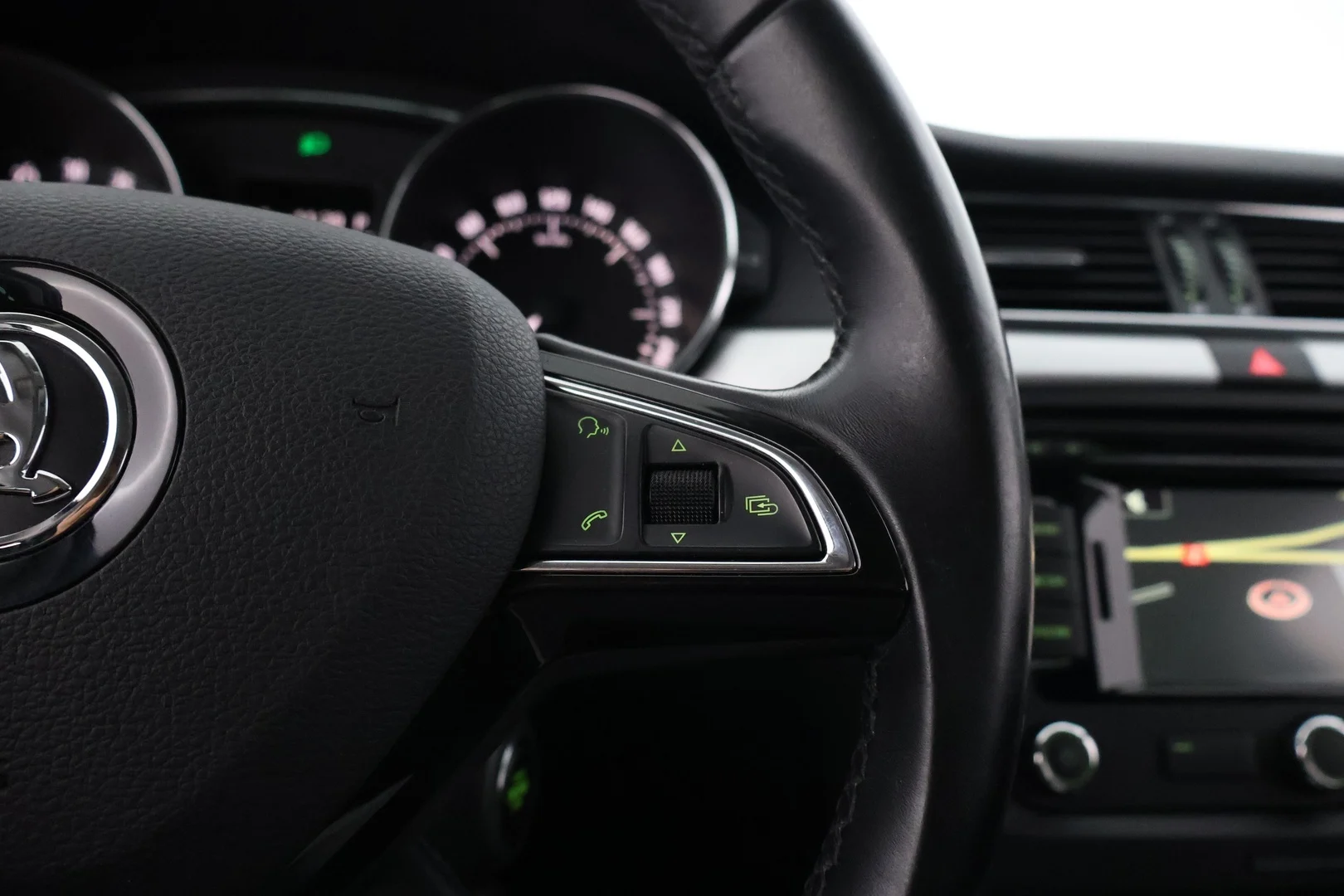 Car Image - 1J8MUYeVz1bWvH0e0N04zy