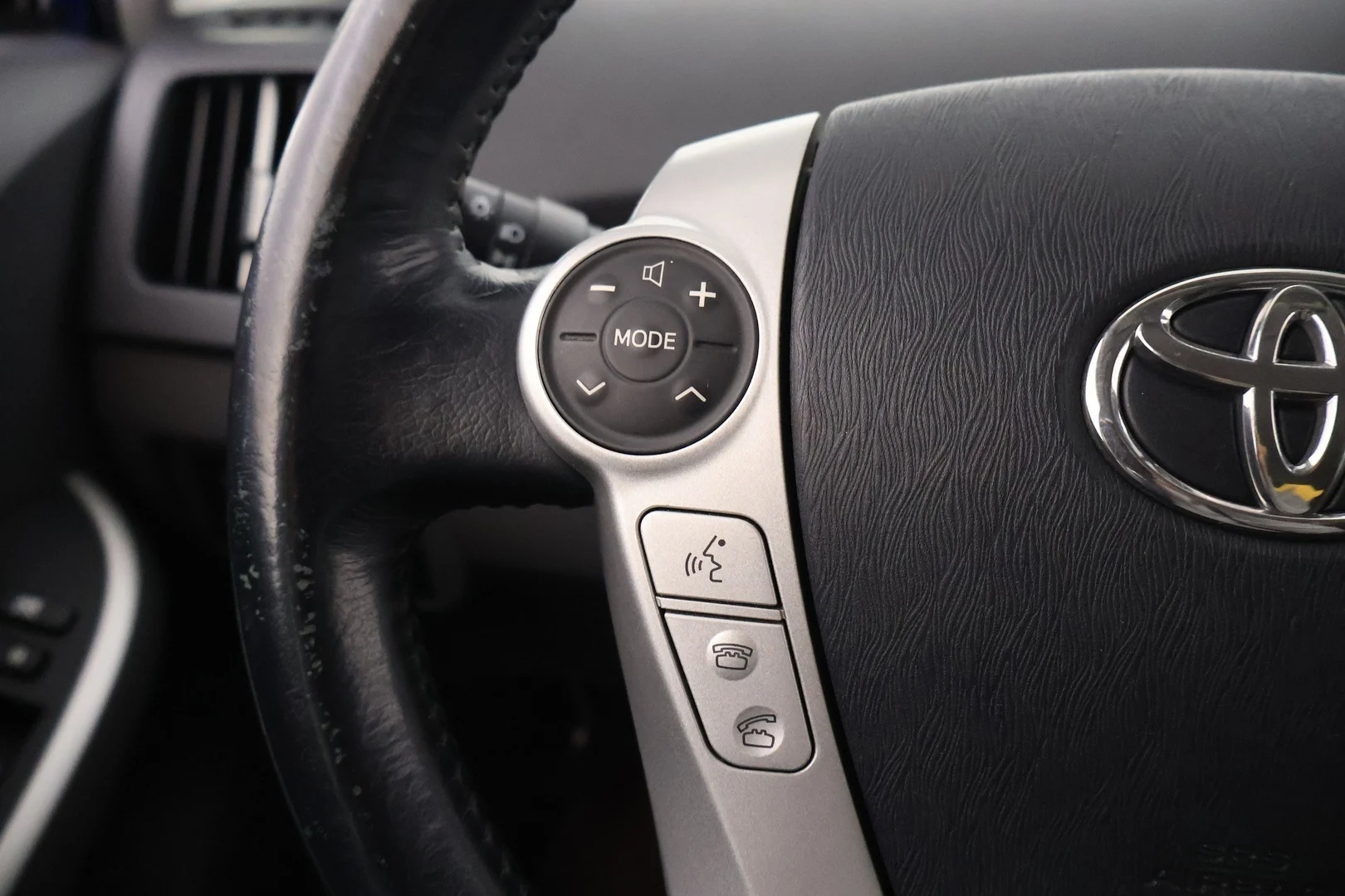 Car Image - 7w3lsWtL7D8SQOdzoSO17D