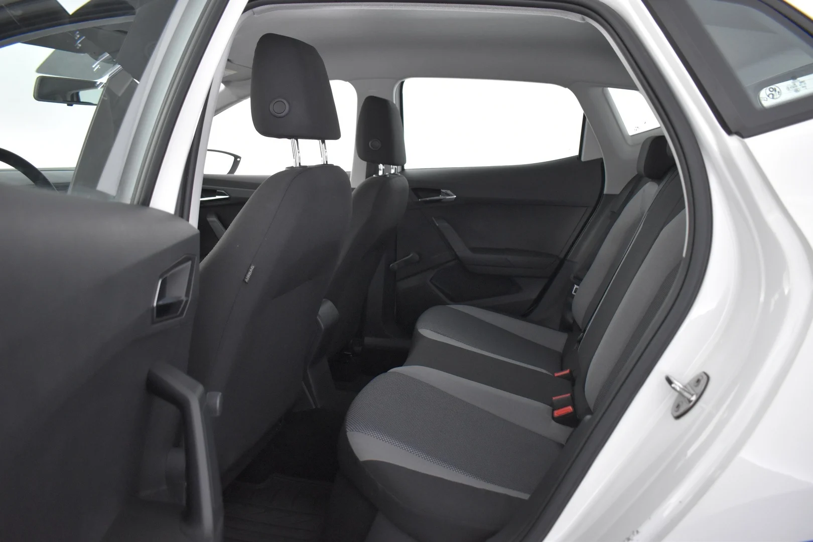 Car Image - 6YuSDh4Ox7Merqu4Ur8B9Z