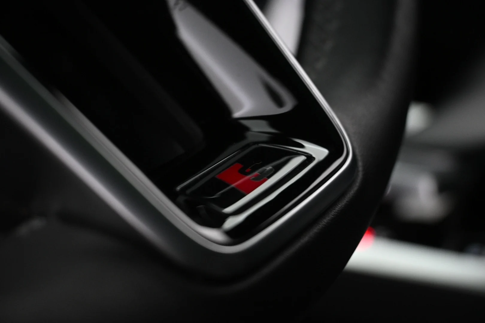 Car Image - 3pIS90ElmFn4m01QJQLG3g