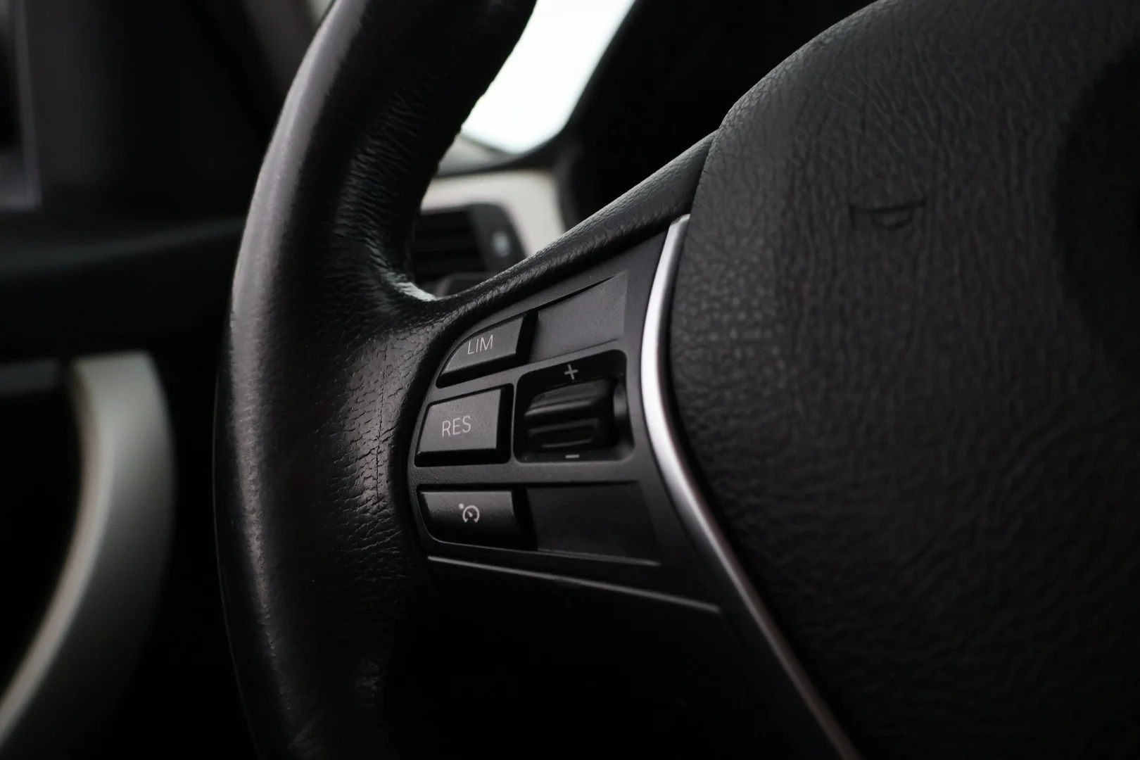 Car Image - jXMWiPR7w2b0qQAYJOyCw