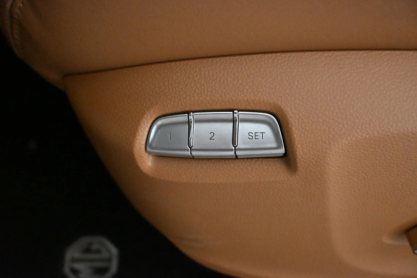 Car Image - 3ly9b7ZxJNFw9Dm71yMLhV