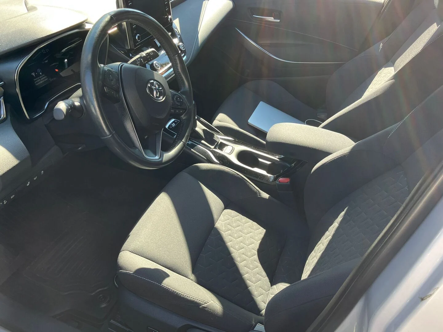 Car Image - f3045PtGpxiv8nWcXluig