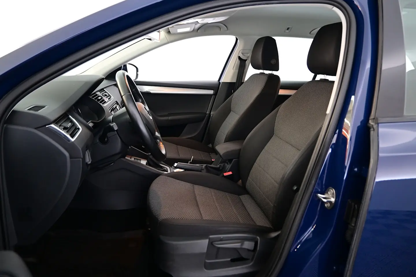 Car Image - 2LvxHJyNZF0sf1ALraMNtK