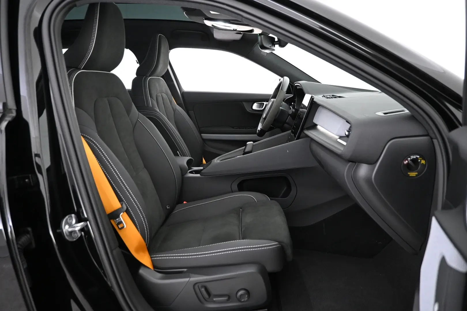 Car Image - JQG8Y4h8RvSYW9tK4zwyN