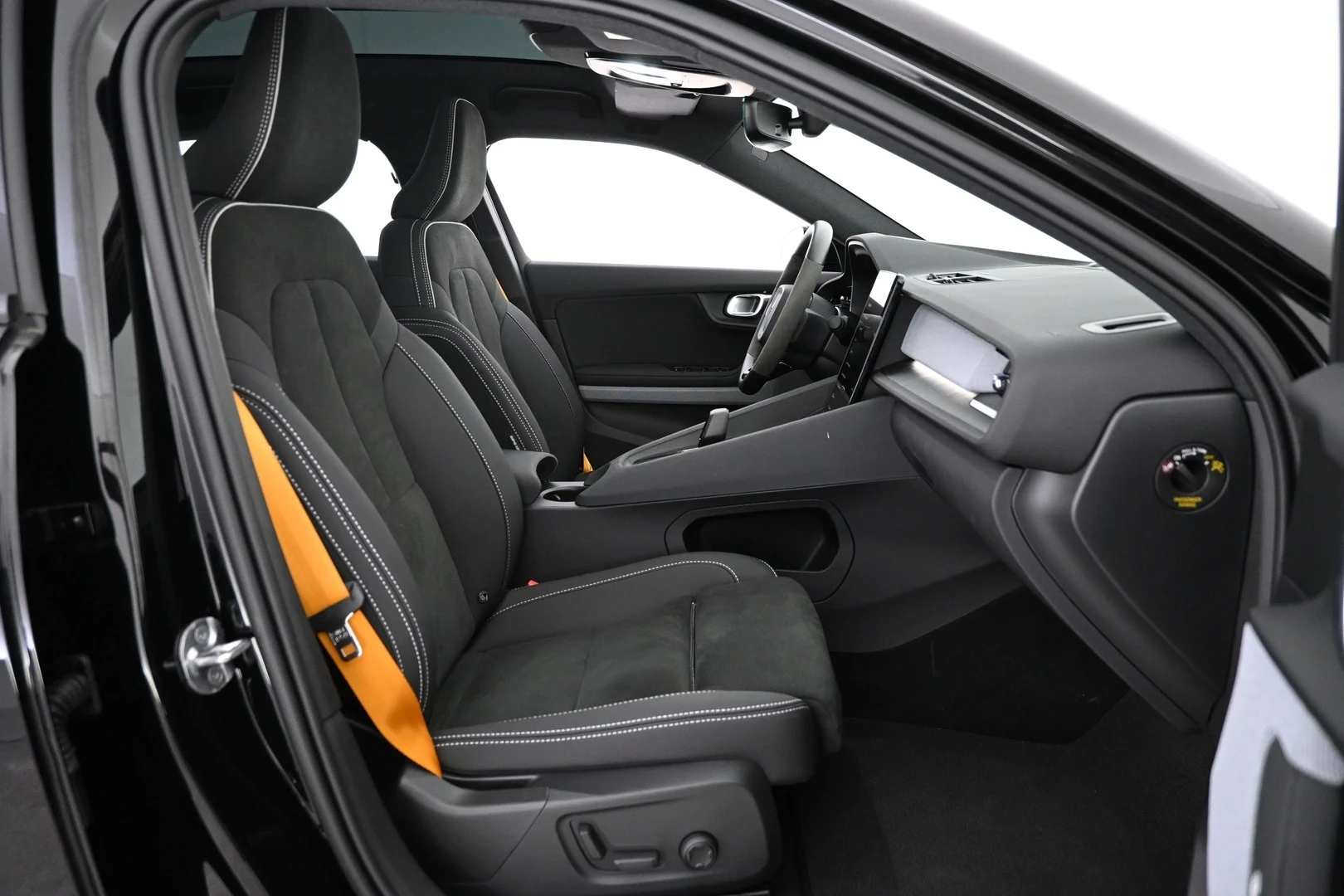 Car Image - JQG8Y4h8RvSYW9tK4zwyN