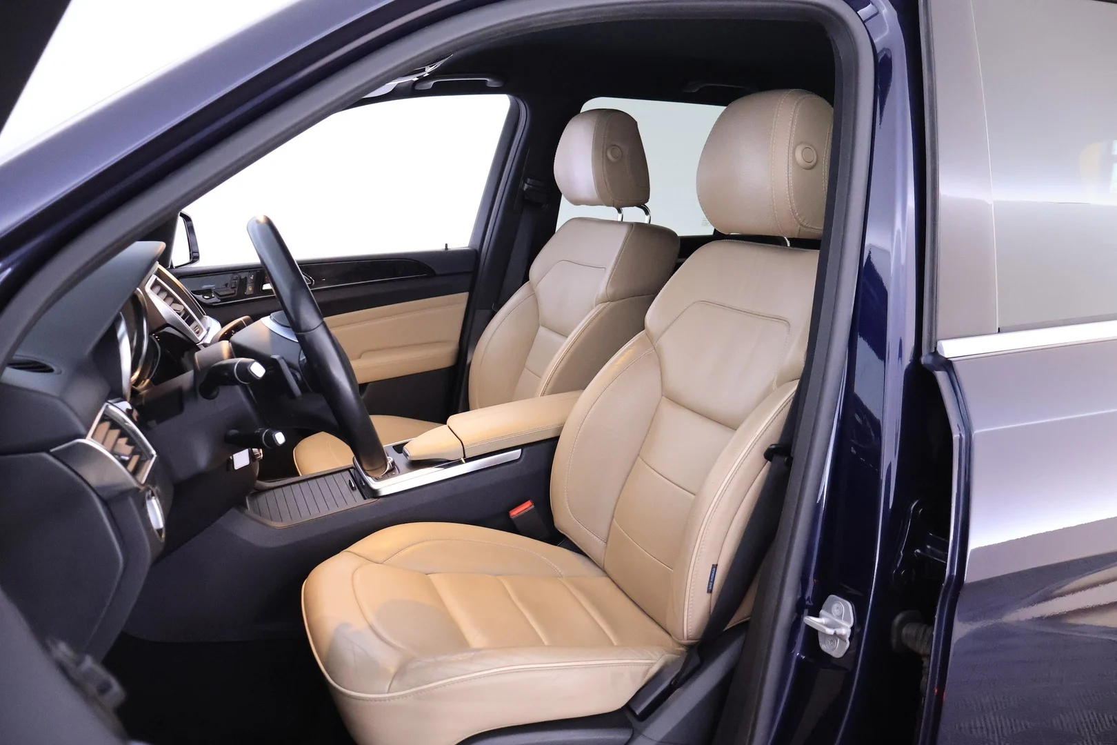 Car Image - 5oBBo2rcucENeE1DA7YqVG