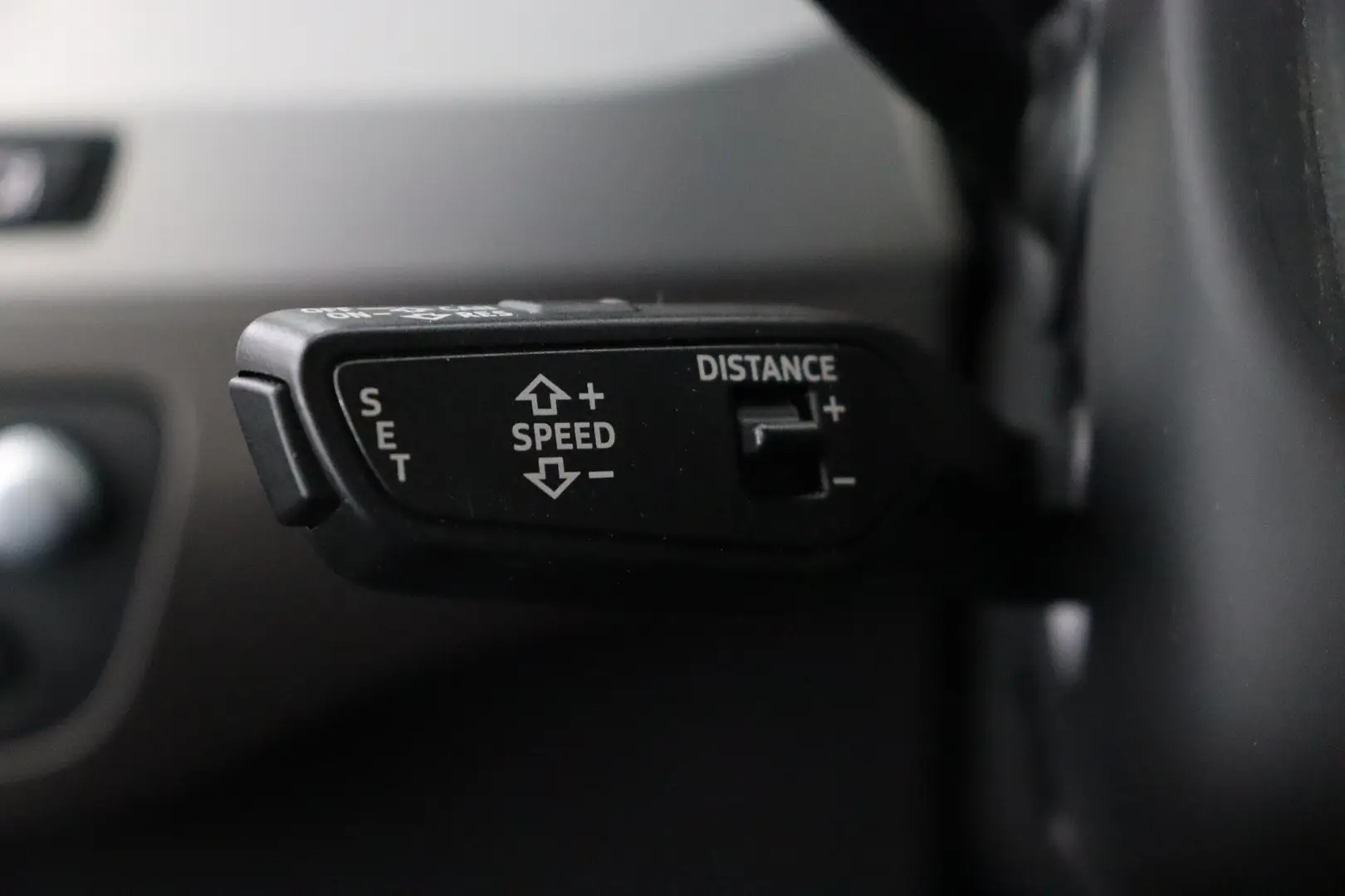 Car Image - 3EyzQnf7t201rDR68M1k35