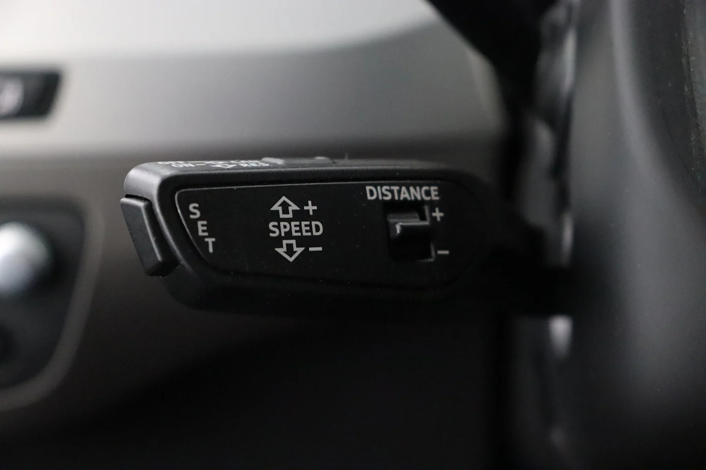 Car Image - 3EyzQnf7t201rDR68M1k35