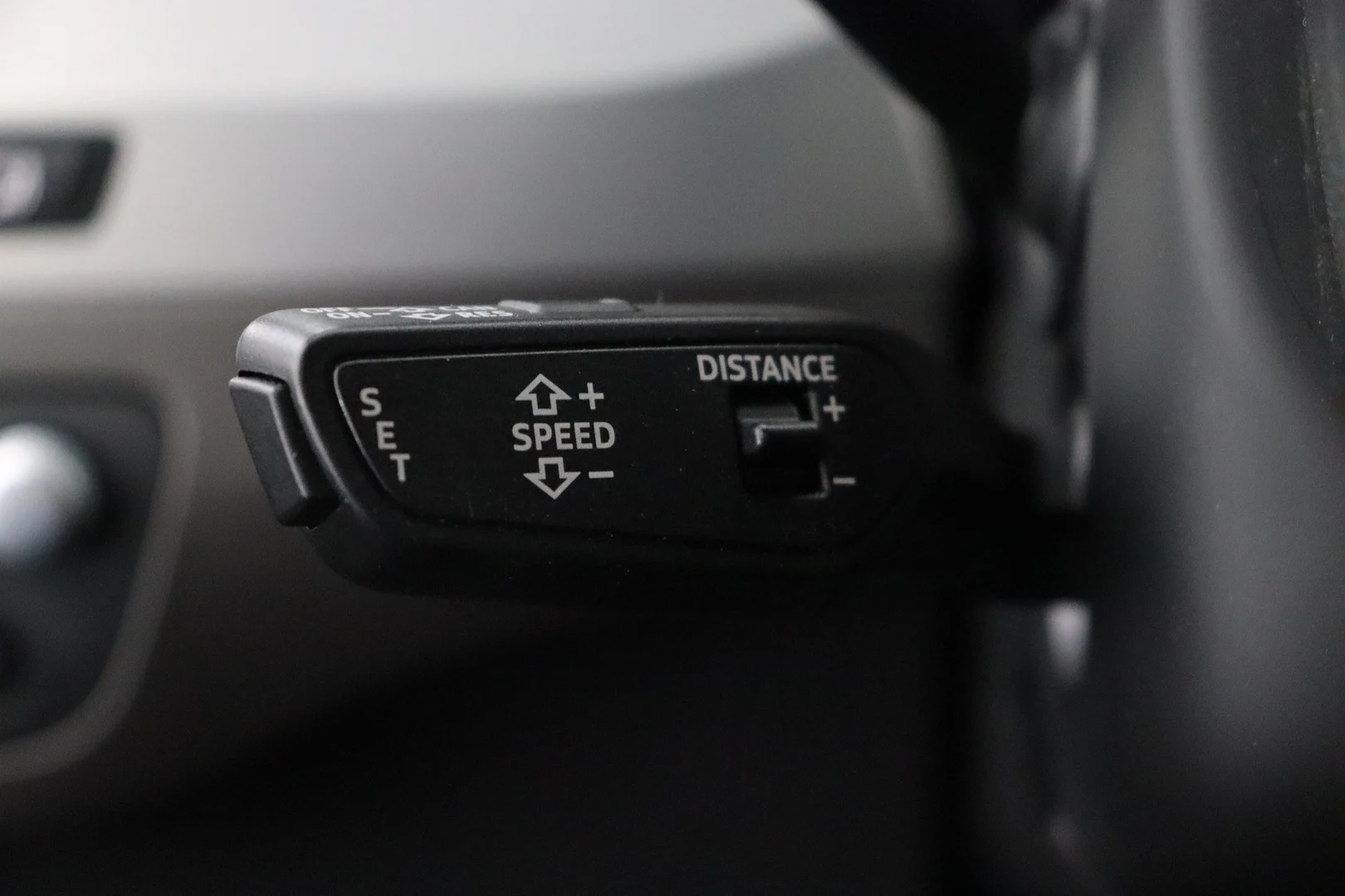 Car Image - 3EyzQnf7t201rDR68M1k35