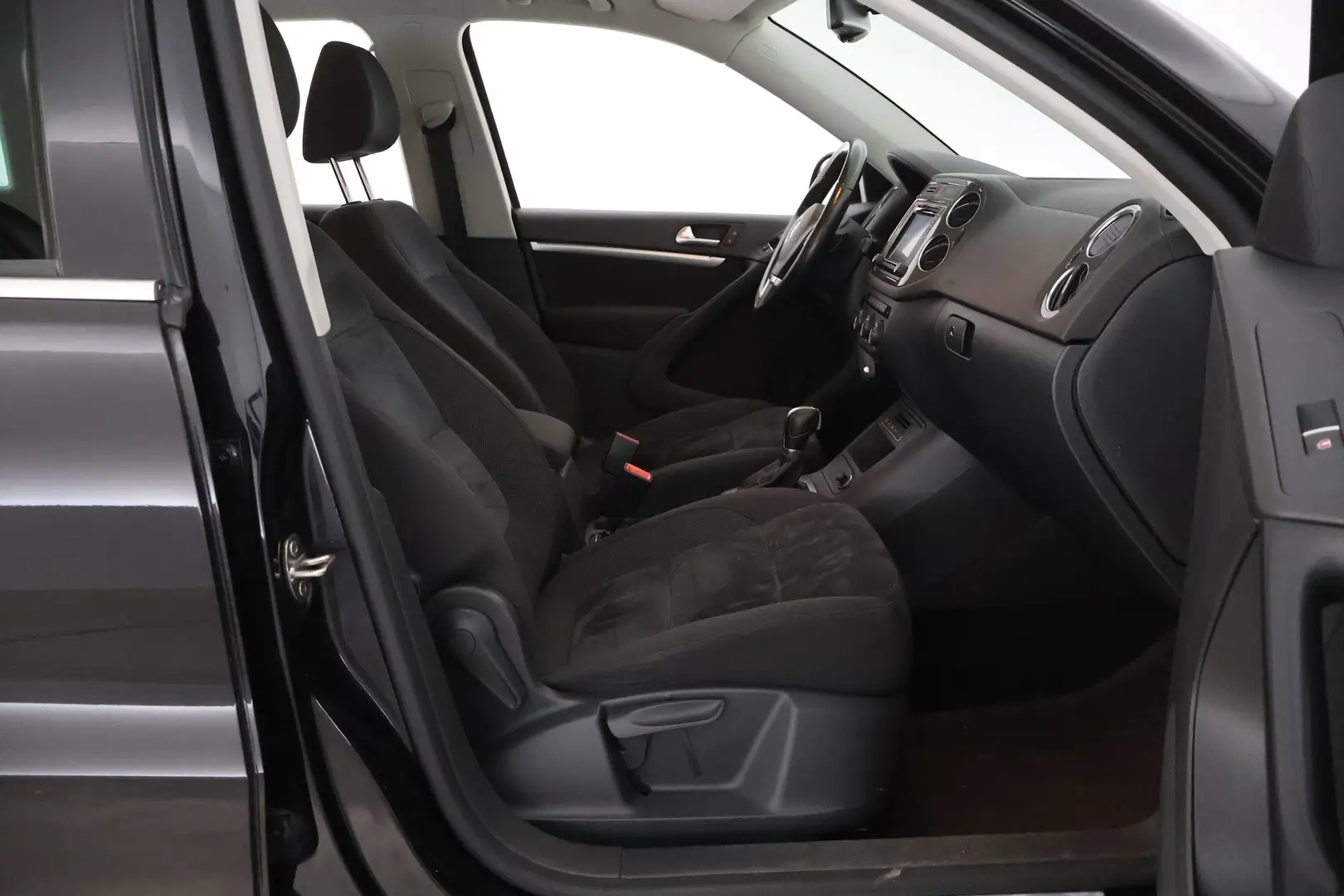 Car Image - 6Dc3yXpnKiczRelKrzDsdI