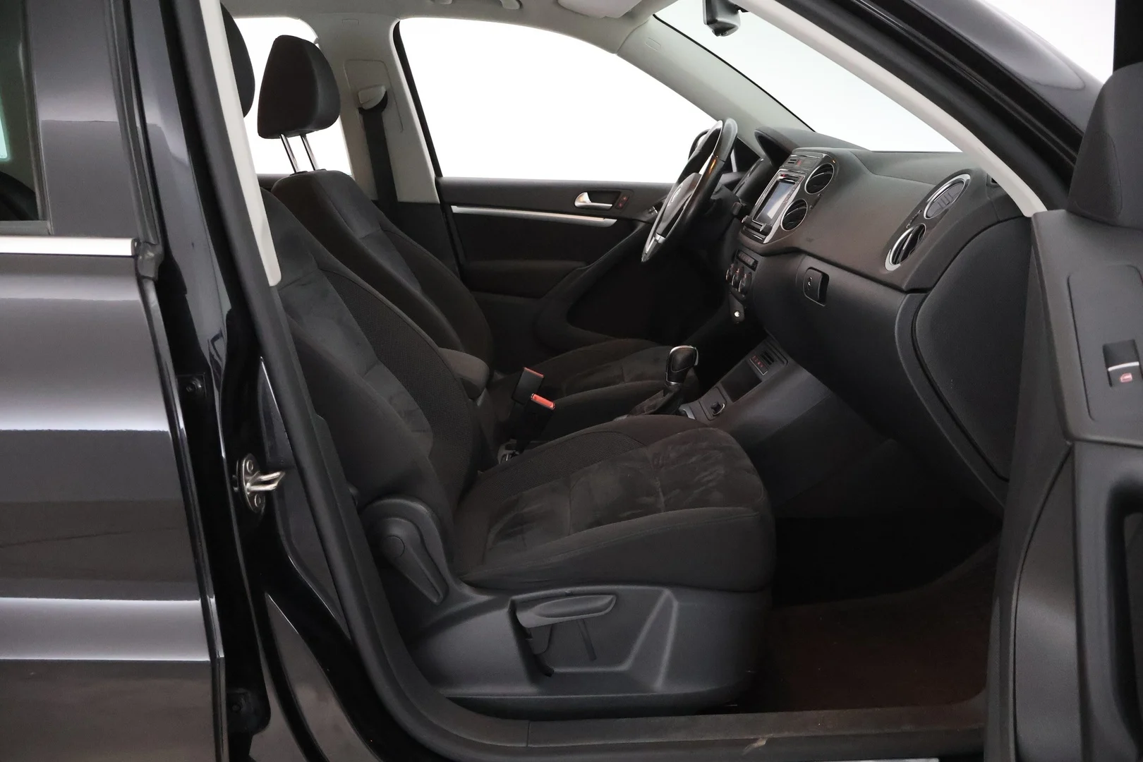 Car Image - 6Dc3yXpnKiczRelKrzDsdI