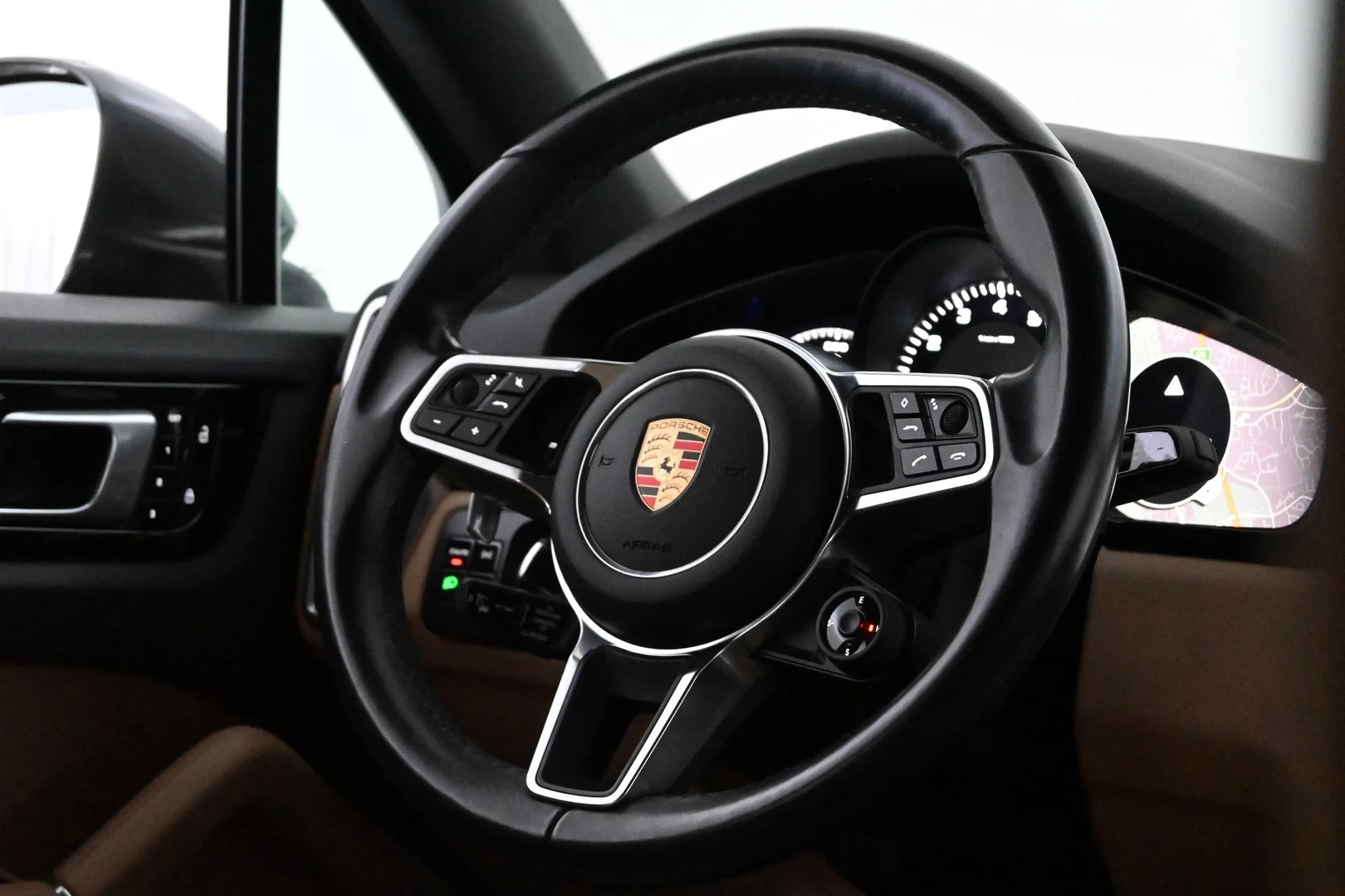 Car Image - 5mUsJwtG5P0Ugz4Ym8yZGq
