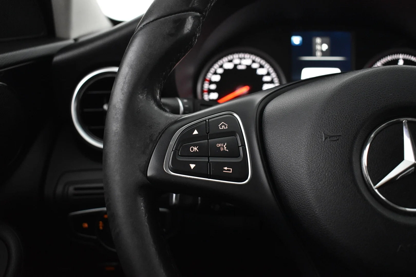 Car Image - 2hTY6Ttc1xEWRav3V1ysR9