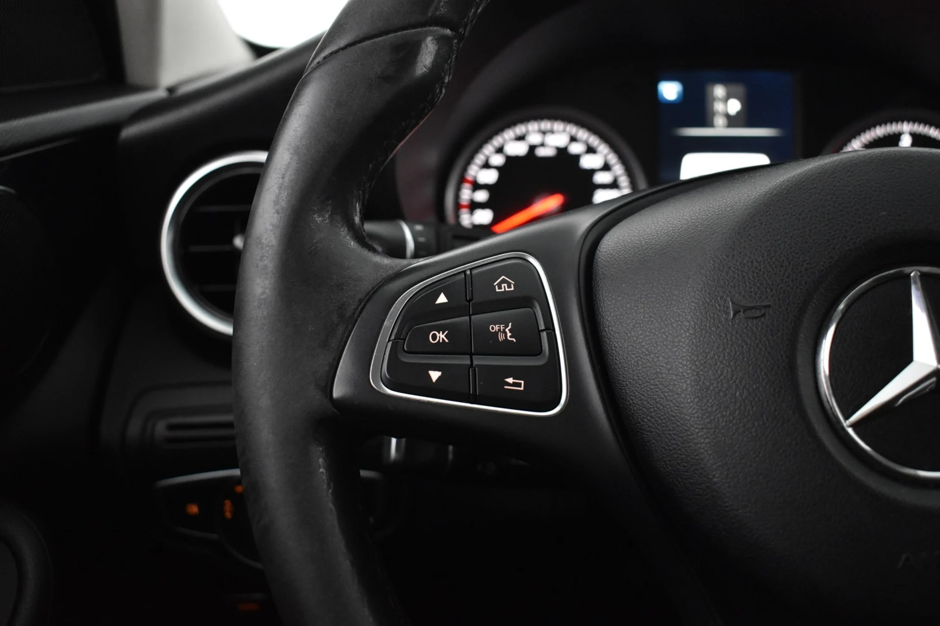 Car Image - 2hTY6Ttc1xEWRav3V1ysR9