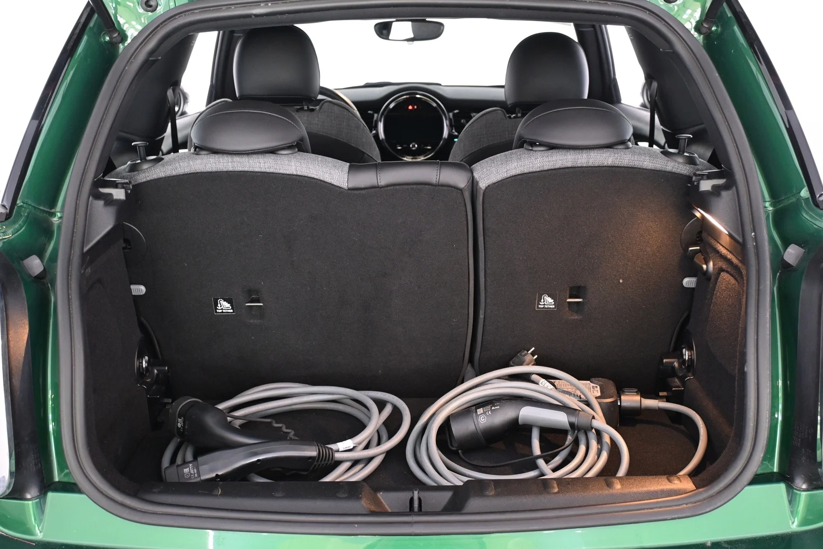 Car Image - 2oORLk1a5Y1fD9BzCq03nq