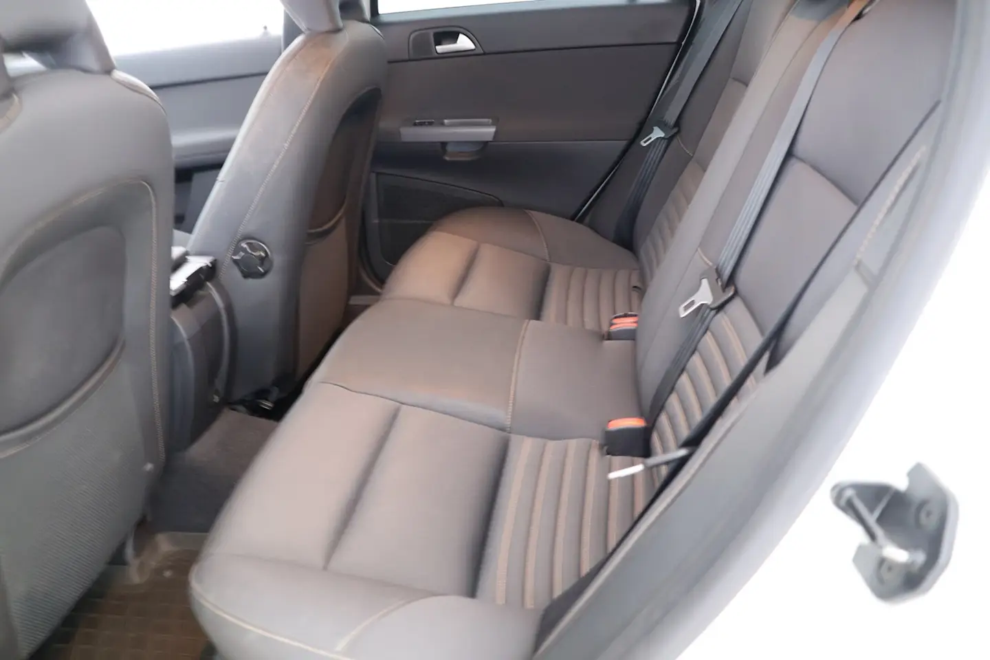 Car Image - 1vNmM4HdGLxh5pw69dmFtN
