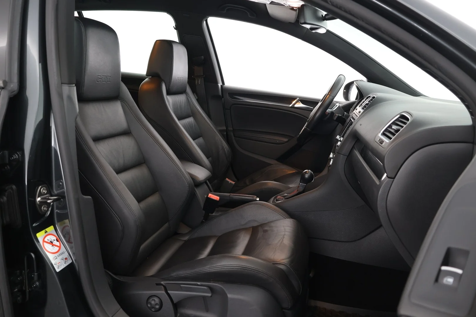 Car Image - 39RWFtxfqNGxVJLRYmLmDo
