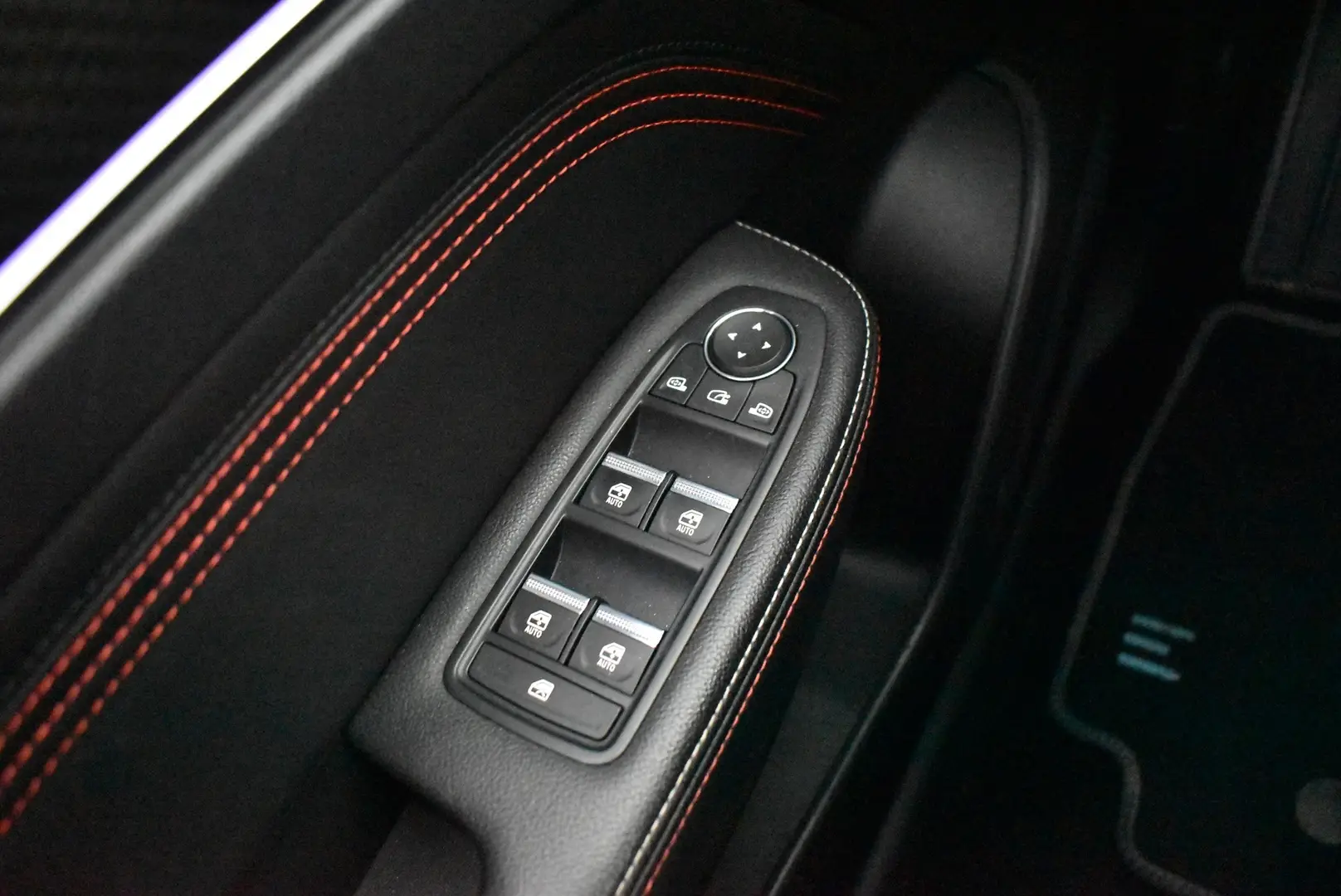 Car Image - 4E2Yx29YA9EcljVcLwJVe5