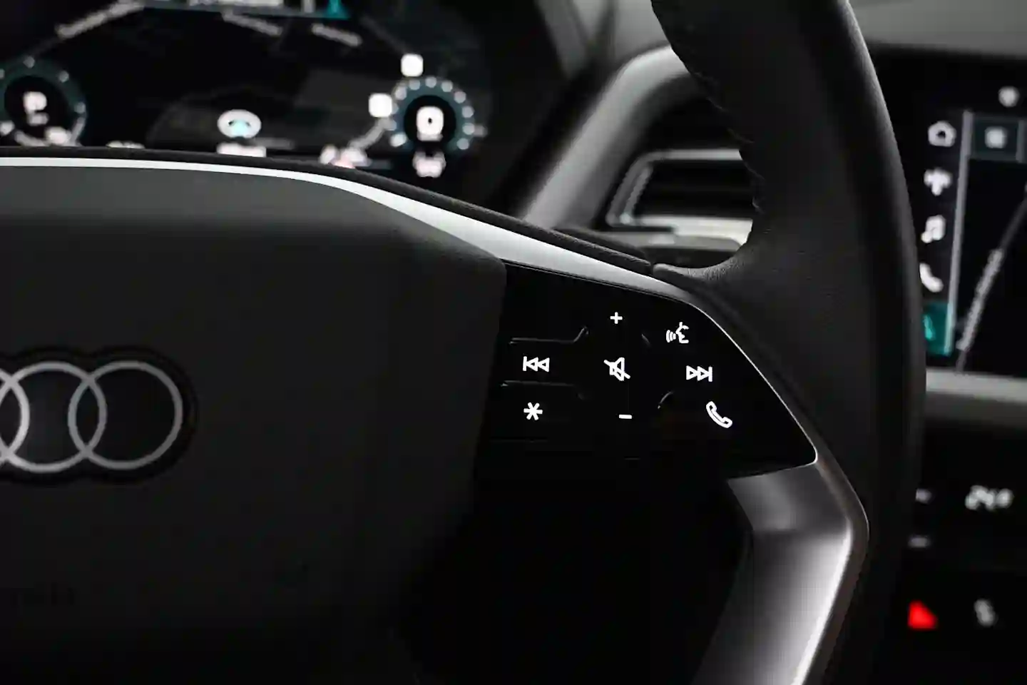 Car Image - PSUqrtPOkip80hH2xefmo