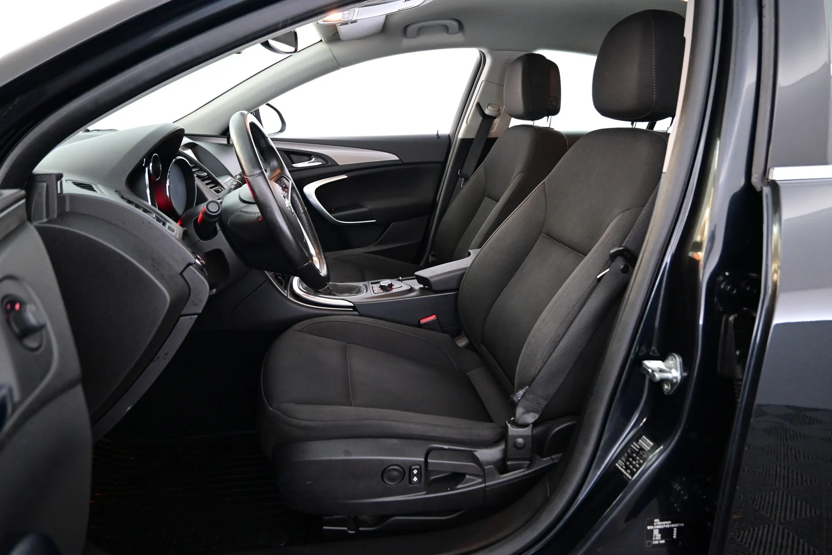 Car Image - Jcrq6svcUz1SGIeiML4j2
