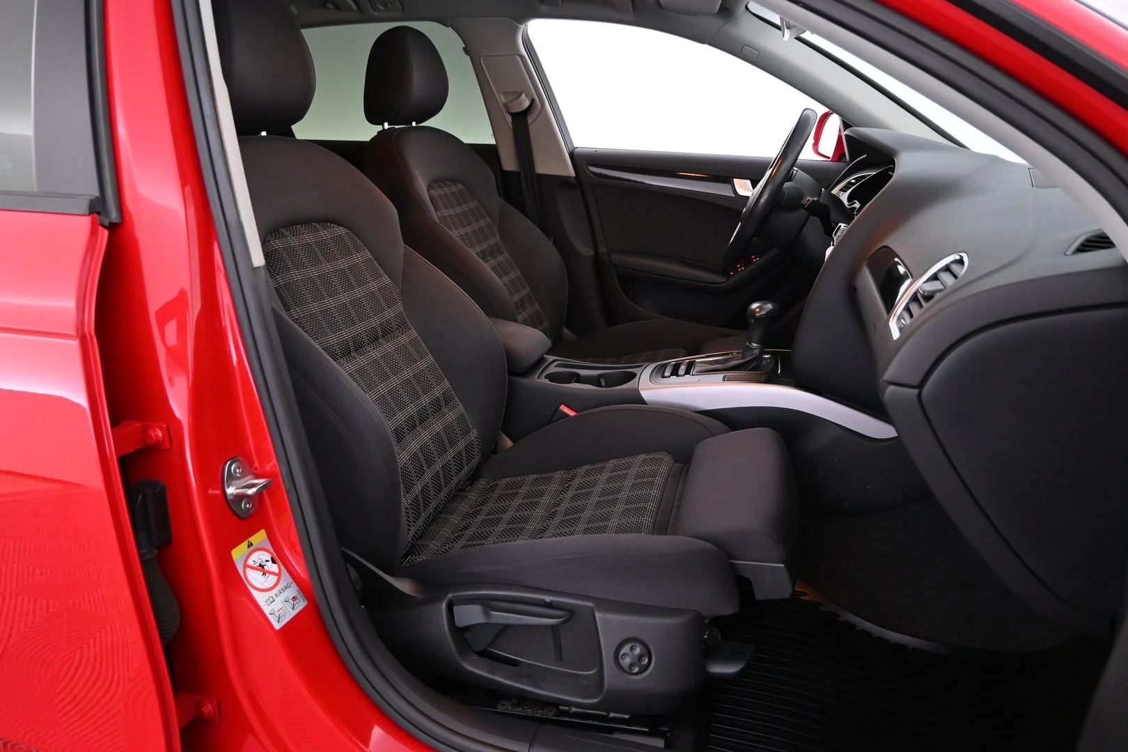Car Image - 6NqHL4N51Ri5IJFAL33dp7