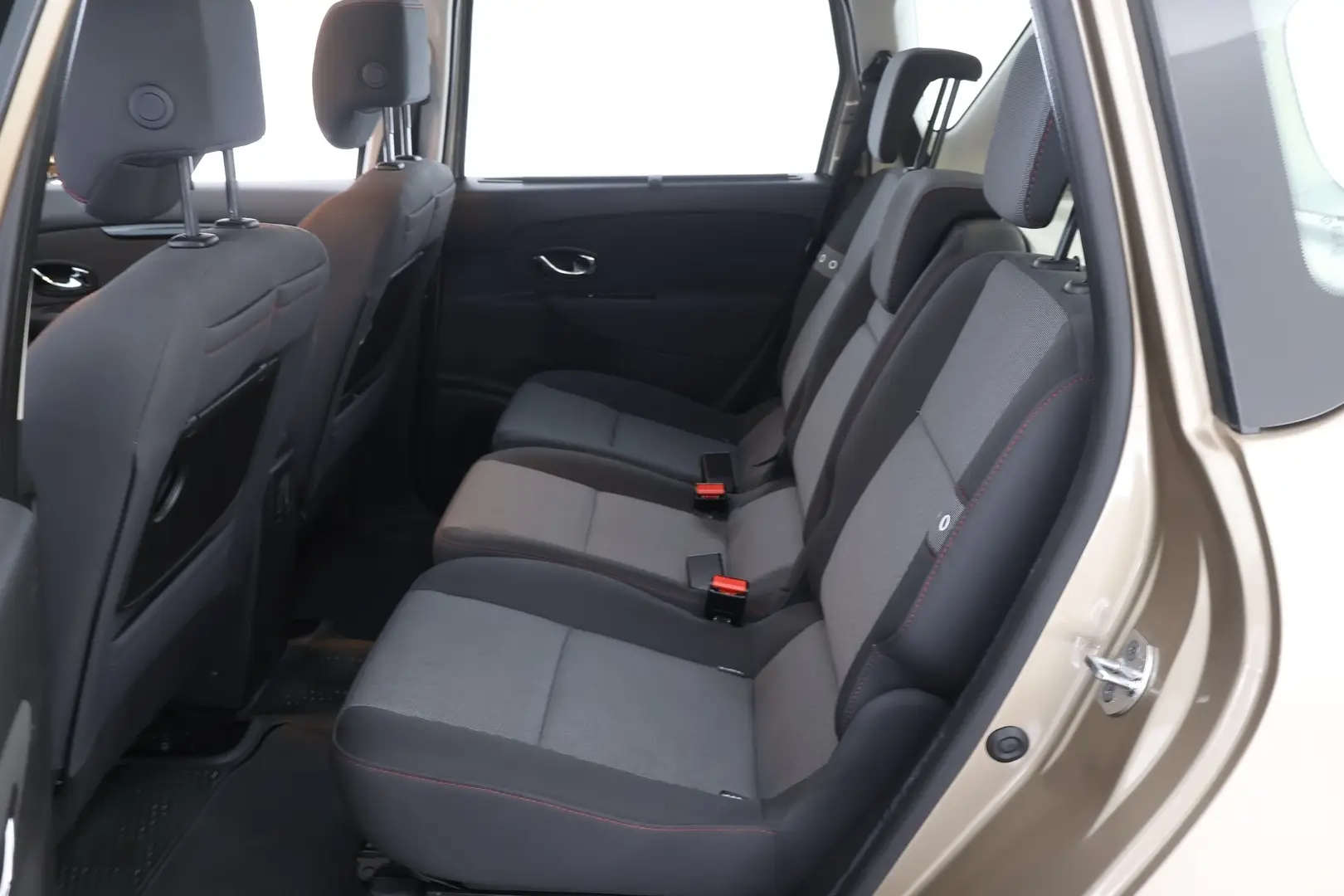 Car Image - fuQu79KjgxYbHQinC4xUF