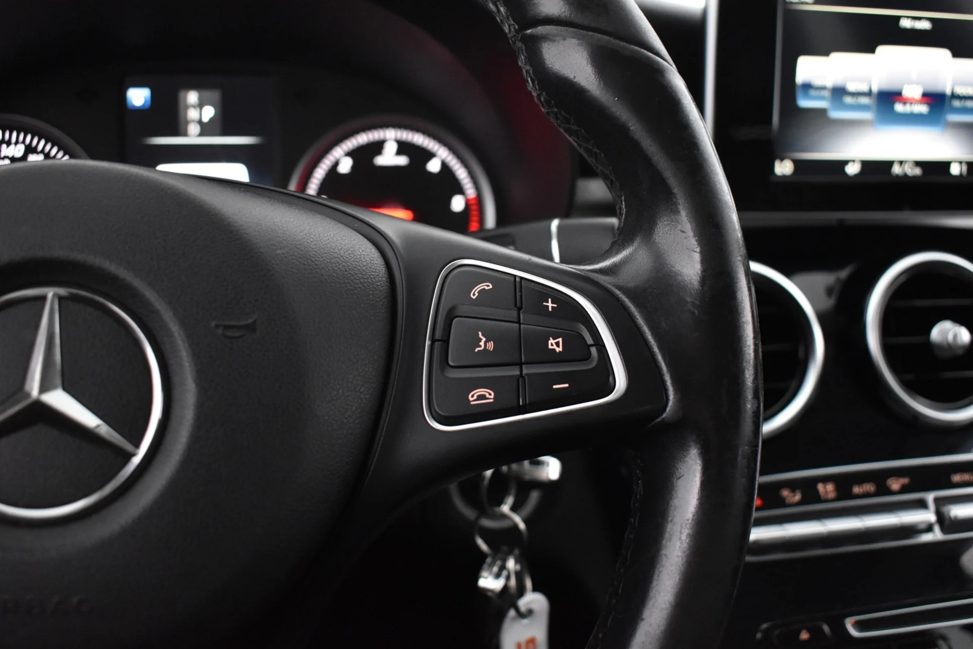 Car Image - 2hTY6Ttc1xEWRav3V1ysR9