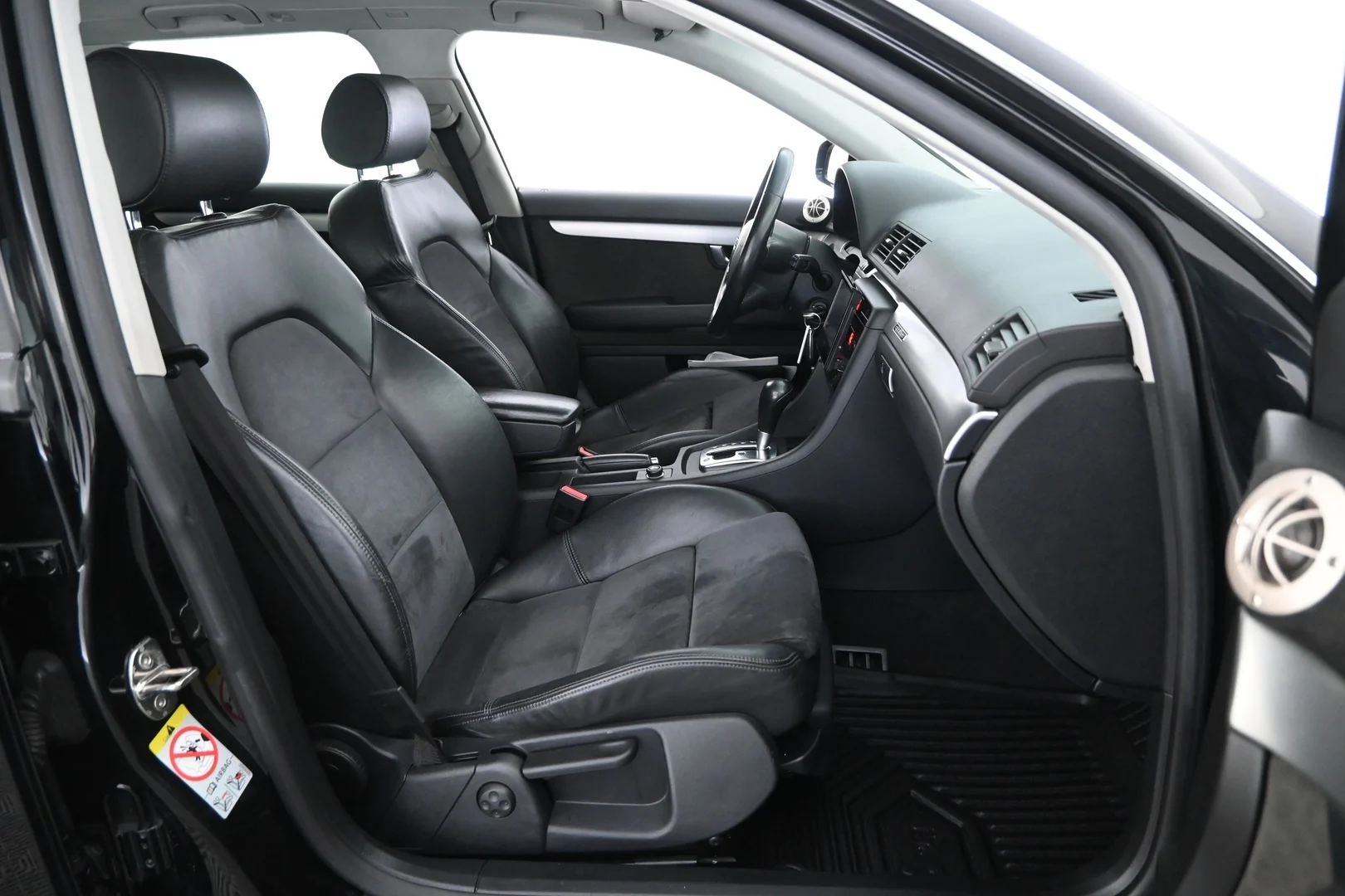 Car Image - 6HSmpHbKU7e9EdlFPpPXf9