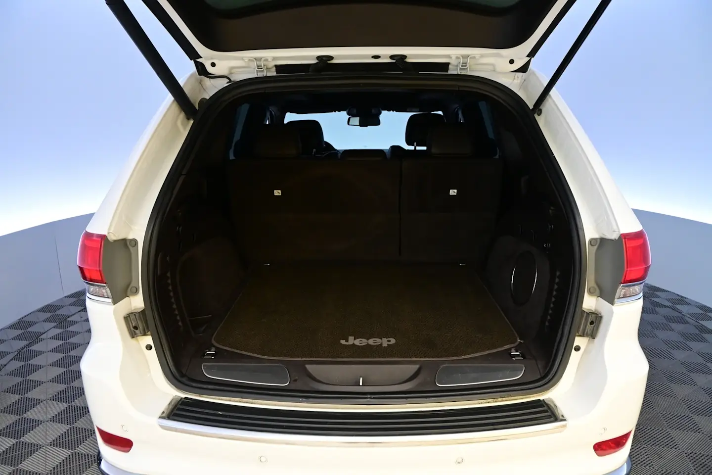Car Image - 6qkJmFHvseHUFCLZQxjD83