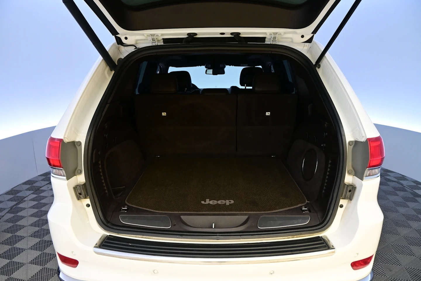 Car Image - 6qkJmFHvseHUFCLZQxjD83